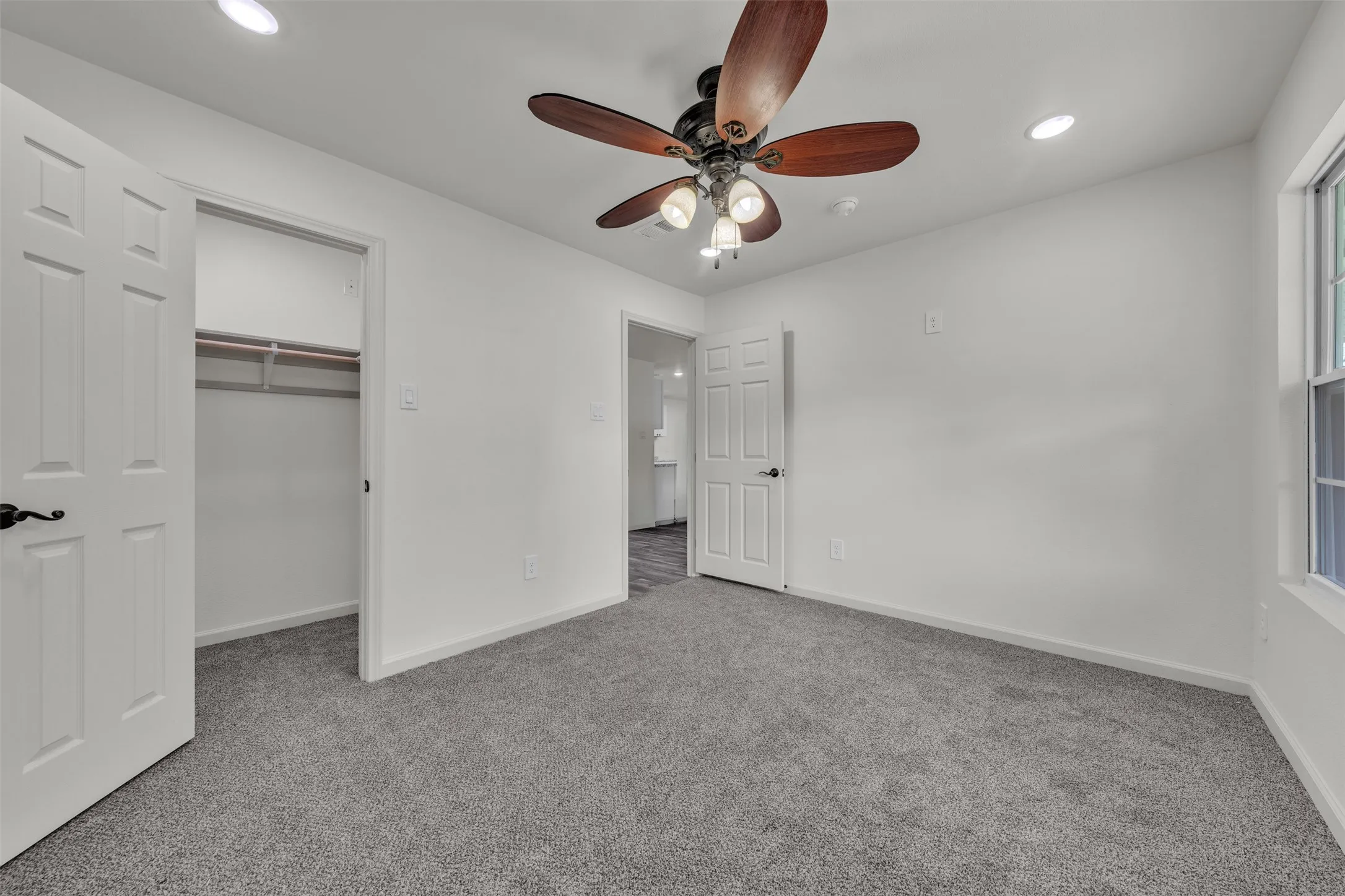 Single Family Residence For Sale in Tarrant County , 6410 Renwood Drive, Fort Worth, Texas 76140, 3 Bedroom, 2 Bathroom, Garage spaces, 1,400 Sqft, built in 1954, mls#21311797, Real Estate Agent in Fort Worth, Homes For Sale in Tarrant county, Homes For Sale in Fort Worth, Realtor in Fort Worth Texas, Real Estate Brokerage Independent Realty Texas, Luminita Cordes Realtor