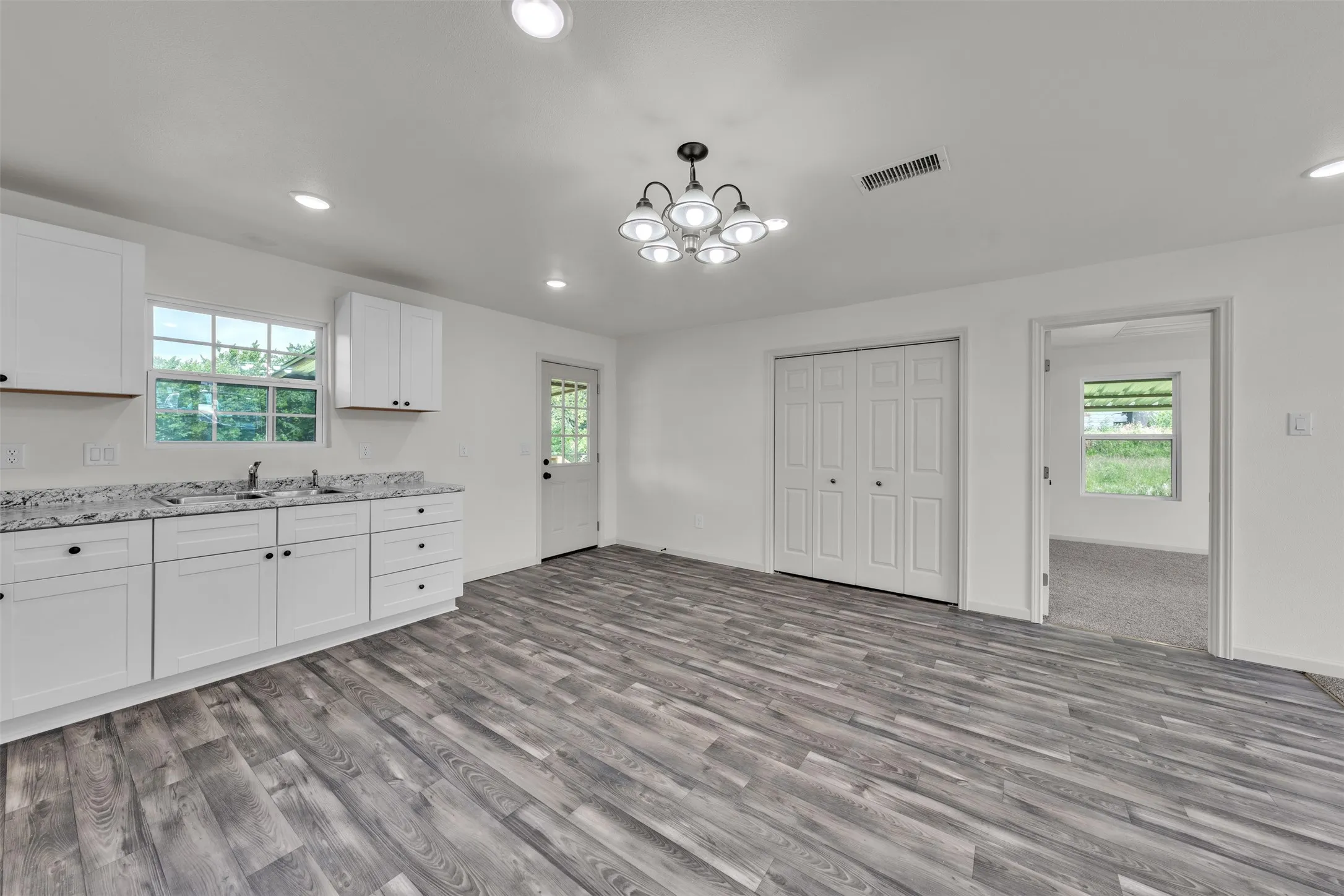Single Family Residence For Sale in Tarrant County , 6410 Renwood Drive, Fort Worth, Texas 76140, 3 Bedroom, 2 Bathroom, Garage spaces, 1,400 Sqft, built in 1954, mls#21311797, Real Estate Agent in Fort Worth, Homes For Sale in Tarrant county, Homes For Sale in Fort Worth, Realtor in Fort Worth Texas, Real Estate Brokerage Independent Realty Texas, Luminita Cordes Realtor