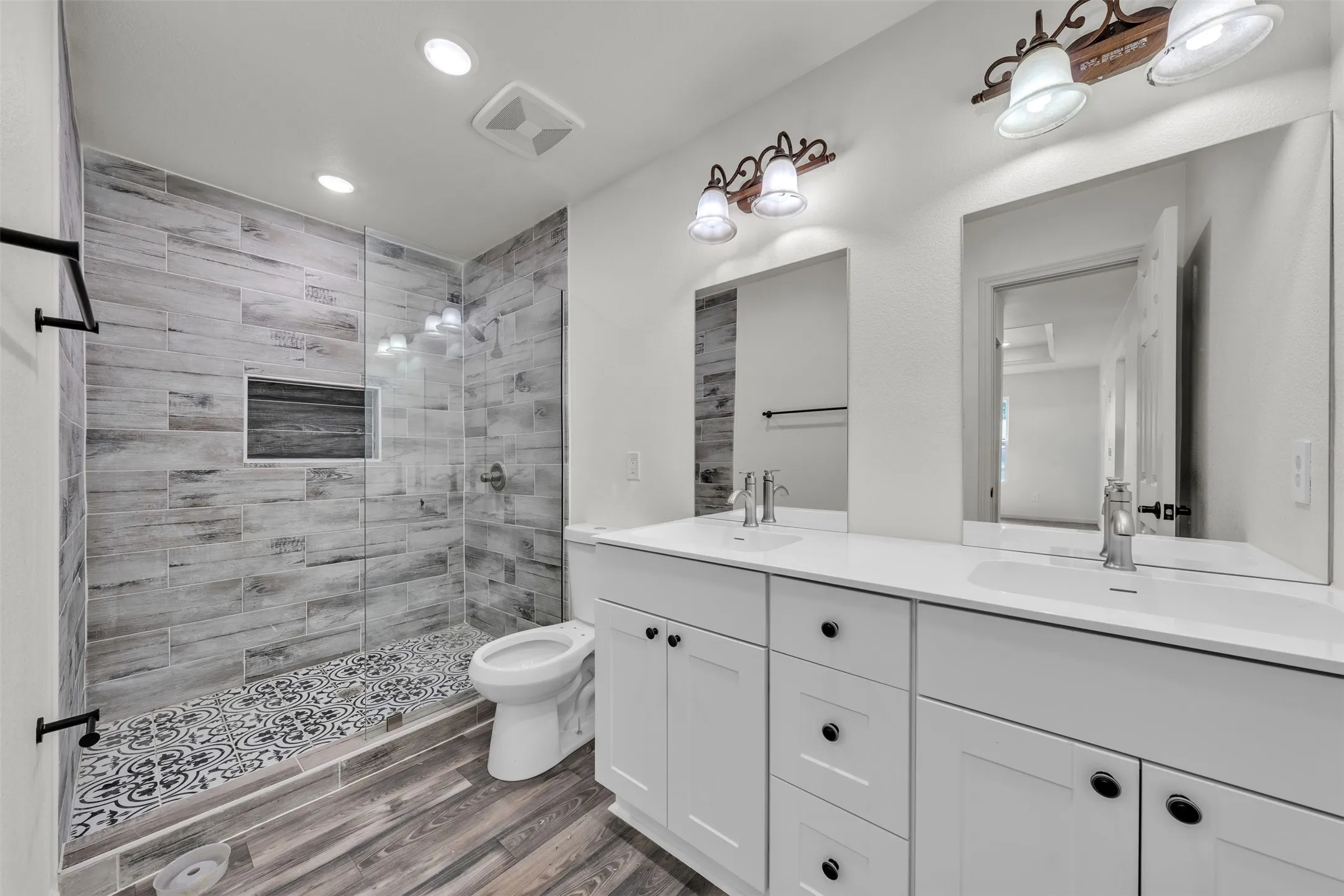 Single Family Residence For Sale in Tarrant County , 6410 Renwood Drive, Fort Worth, Texas 76140, 3 Bedroom, 2 Bathroom, Garage spaces, 1,400 Sqft, built in 1954, mls#21311797, Real Estate Agent in Fort Worth, Homes For Sale in Tarrant county, Homes For Sale in Fort Worth, Realtor in Fort Worth Texas, Real Estate Brokerage Independent Realty Texas, Luminita Cordes Realtor