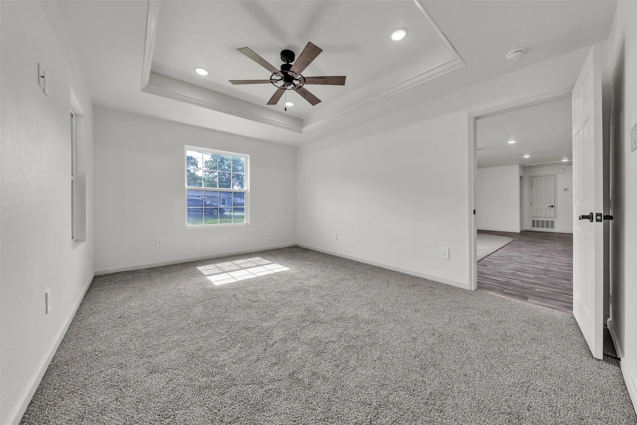 Single Family Residence For Sale in Tarrant County , 6410 Renwood Drive, Fort Worth, Texas 76140, 3 Bedroom, 2 Bathroom, Garage spaces, 1,400 Sqft, built in 1954, mls#21311797, Real Estate Agent in Fort Worth, Homes For Sale in Tarrant county, Homes For Sale in Fort Worth, Realtor in Fort Worth Texas, Real Estate Brokerage Independent Realty Texas, Luminita Cordes Realtor