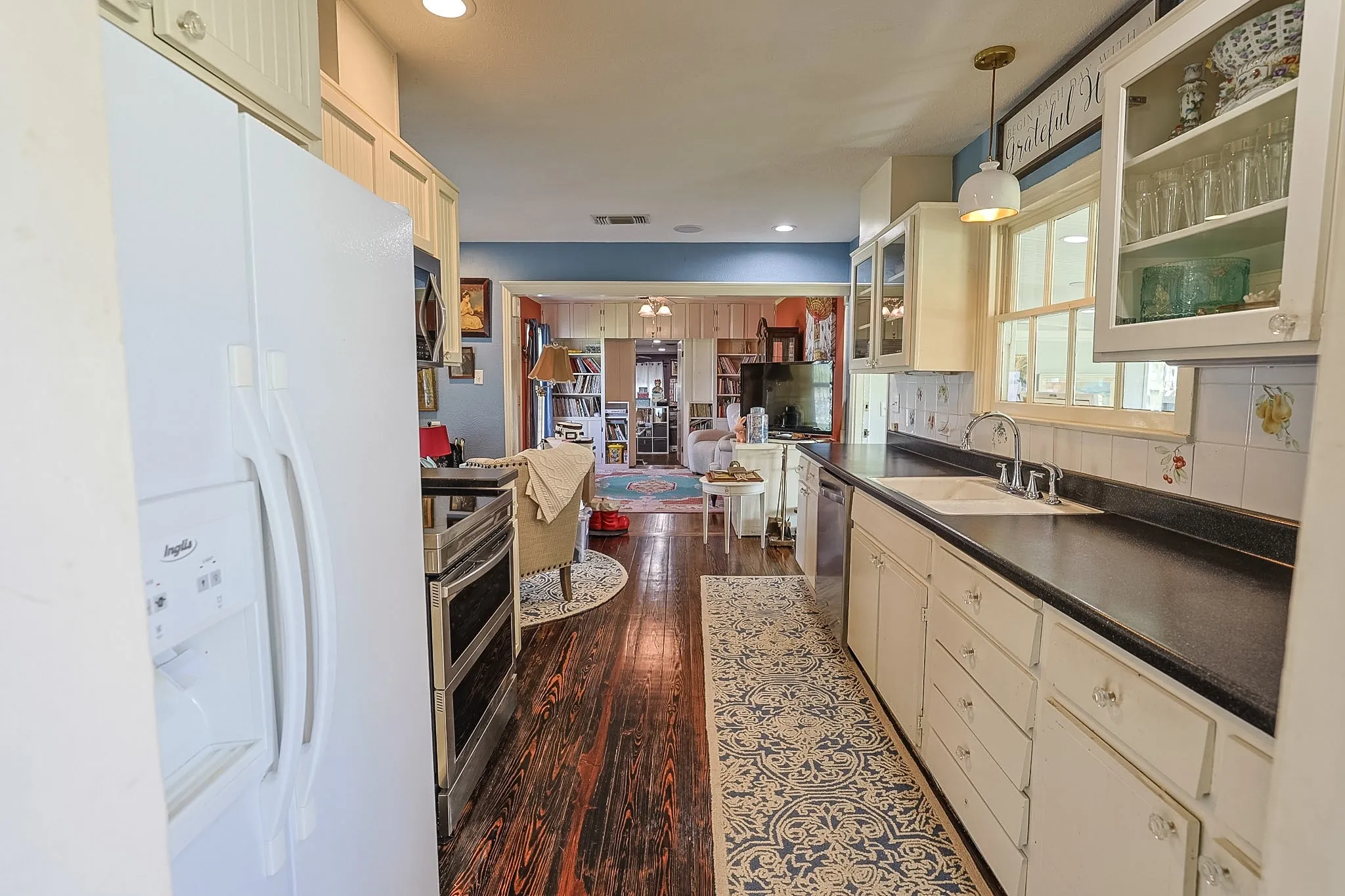 Single Family Residence For Sale in Palo Pinto County , 3661 S Highway 281, Mineral Wells, Texas 76067, 4 Bedroom, 2 Bathroom, Garage spaces, 2,420 Sqft, built in 1947, mls#21313745, Real Estate Agent in Mineral Wells, Homes For Sale in Palo Pinto county, Homes For Sale in Mineral Wells, Realtor in Mineral Wells Texas, Real Estate Brokerage Independent Realty Texas, Luminita Cordes Realtor