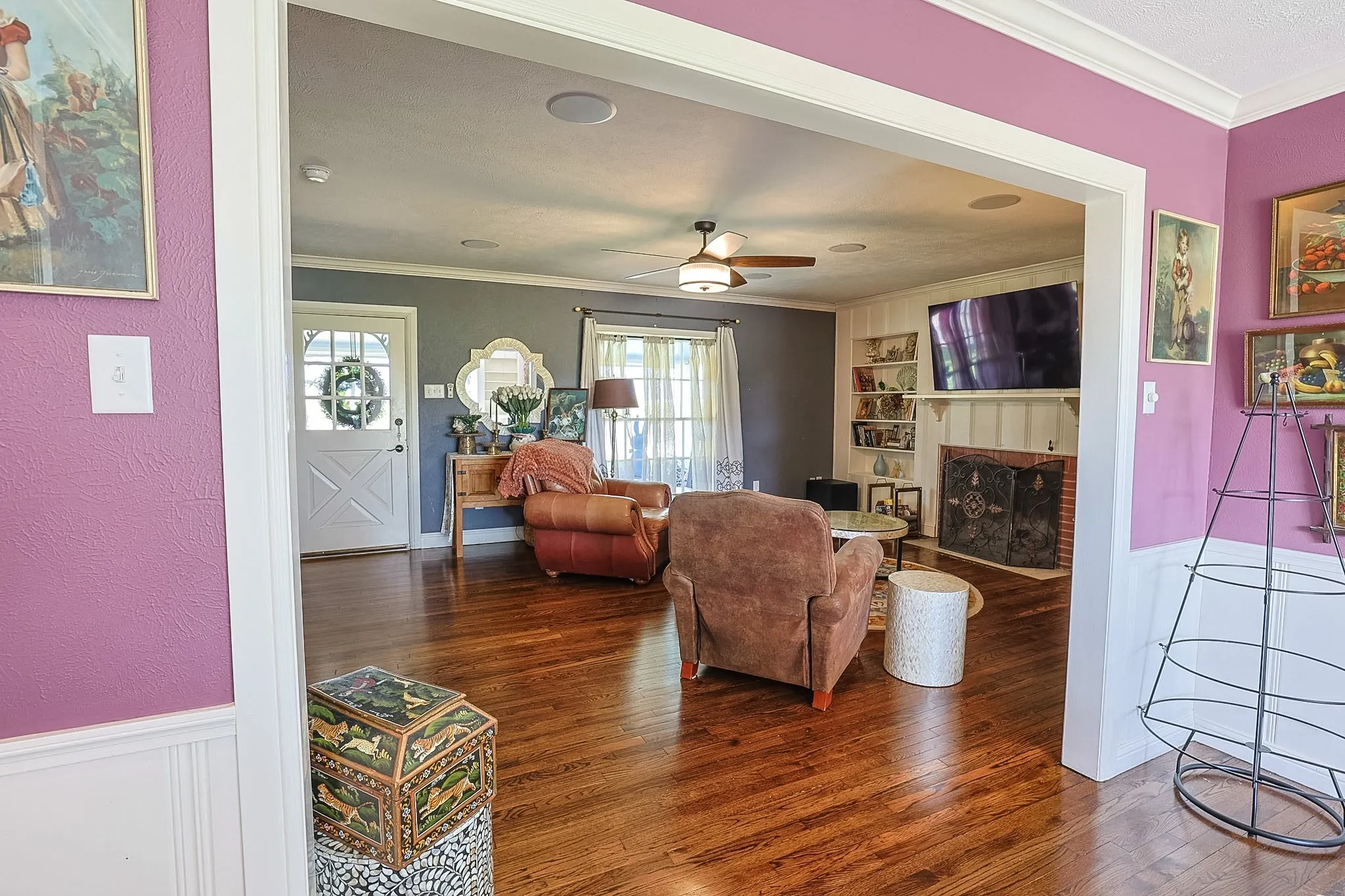 Single Family Residence For Sale in Palo Pinto County , 3661 S Highway 281, Mineral Wells, Texas 76067, 4 Bedroom, 2 Bathroom, Garage spaces, 2,420 Sqft, built in 1947, mls#21313745, Real Estate Agent in Mineral Wells, Homes For Sale in Palo Pinto county, Homes For Sale in Mineral Wells, Realtor in Mineral Wells Texas, Real Estate Brokerage Independent Realty Texas, Luminita Cordes Realtor
