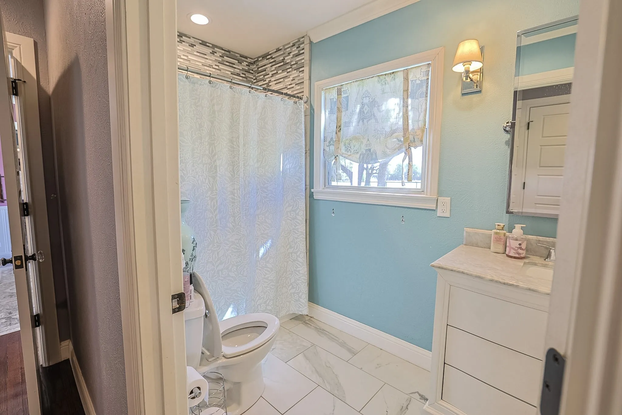 Single Family Residence For Sale in Palo Pinto County , 3661 S Highway 281, Mineral Wells, Texas 76067, 4 Bedroom, 2 Bathroom, Garage spaces, 2,420 Sqft, built in 1947, mls#21313745, Real Estate Agent in Mineral Wells, Homes For Sale in Palo Pinto county, Homes For Sale in Mineral Wells, Realtor in Mineral Wells Texas, Real Estate Brokerage Independent Realty Texas, Luminita Cordes Realtor