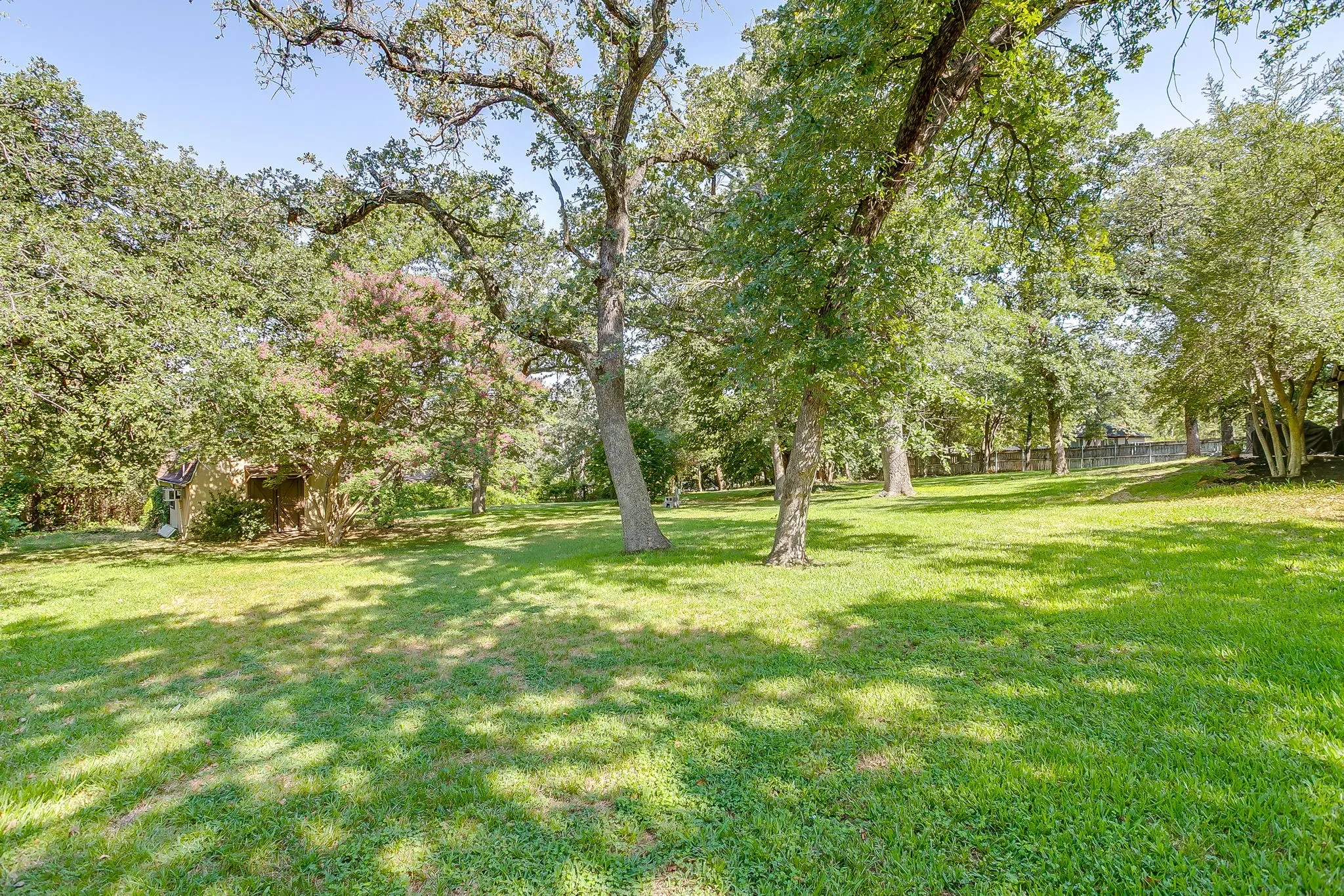 Single Family Residence For Sale in Tarrant County , 1410 Mary Court, Keller, Texas 76262, 3 Bedroom, 3 Bathroom, 2 Garage spaces, 2,289 Sqft, built in 1973, mls#21314210, Real Estate Agent in Keller, Homes For Sale in Tarrant county, Homes For Sale in Keller, Realtor in Keller Texas, Real Estate Brokerage Independent Realty Texas, Luminita Cordes Realtor