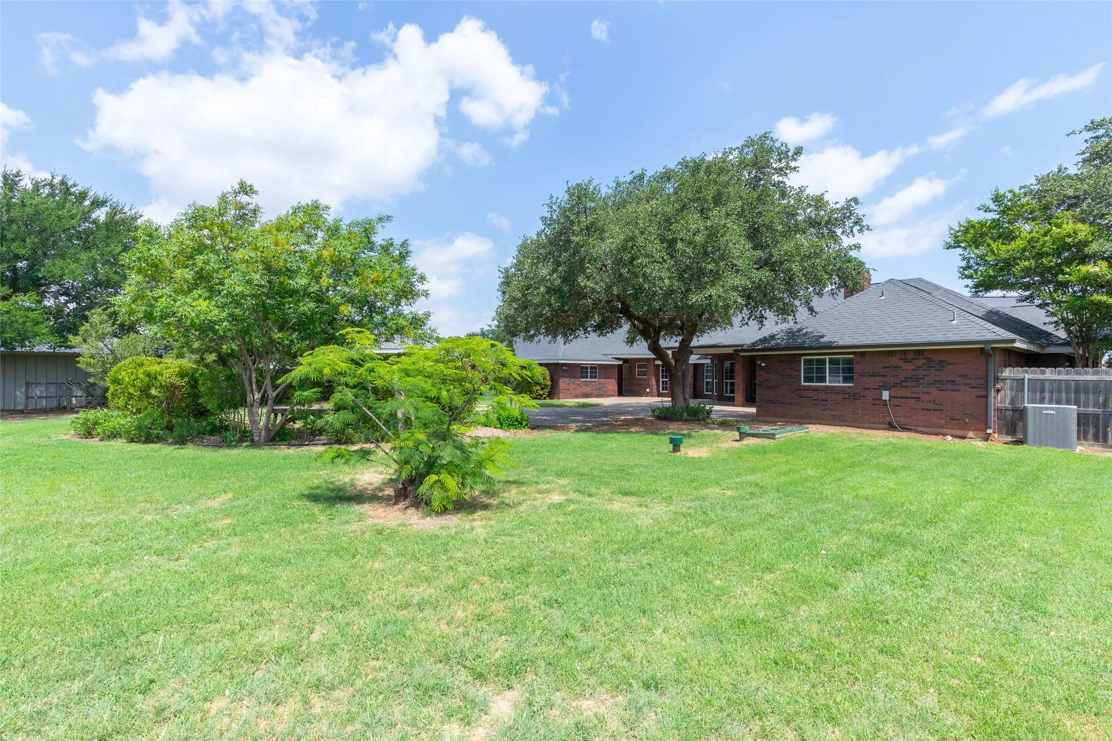 Single Family Residence For Sale in Taylor County , 5433 Meadow Drive, Abilene, Texas 79606, 4 Bedroom, 5 Bathroom, 3 Garage spaces, 3,706 Sqft, built in 1997, mls#21308398, Real Estate Agent in Abilene, Homes For Sale in Taylor county, Homes For Sale in Abilene, Realtor in Abilene Texas, Real Estate Brokerage Independent Realty Texas, Luminita Cordes Realtor