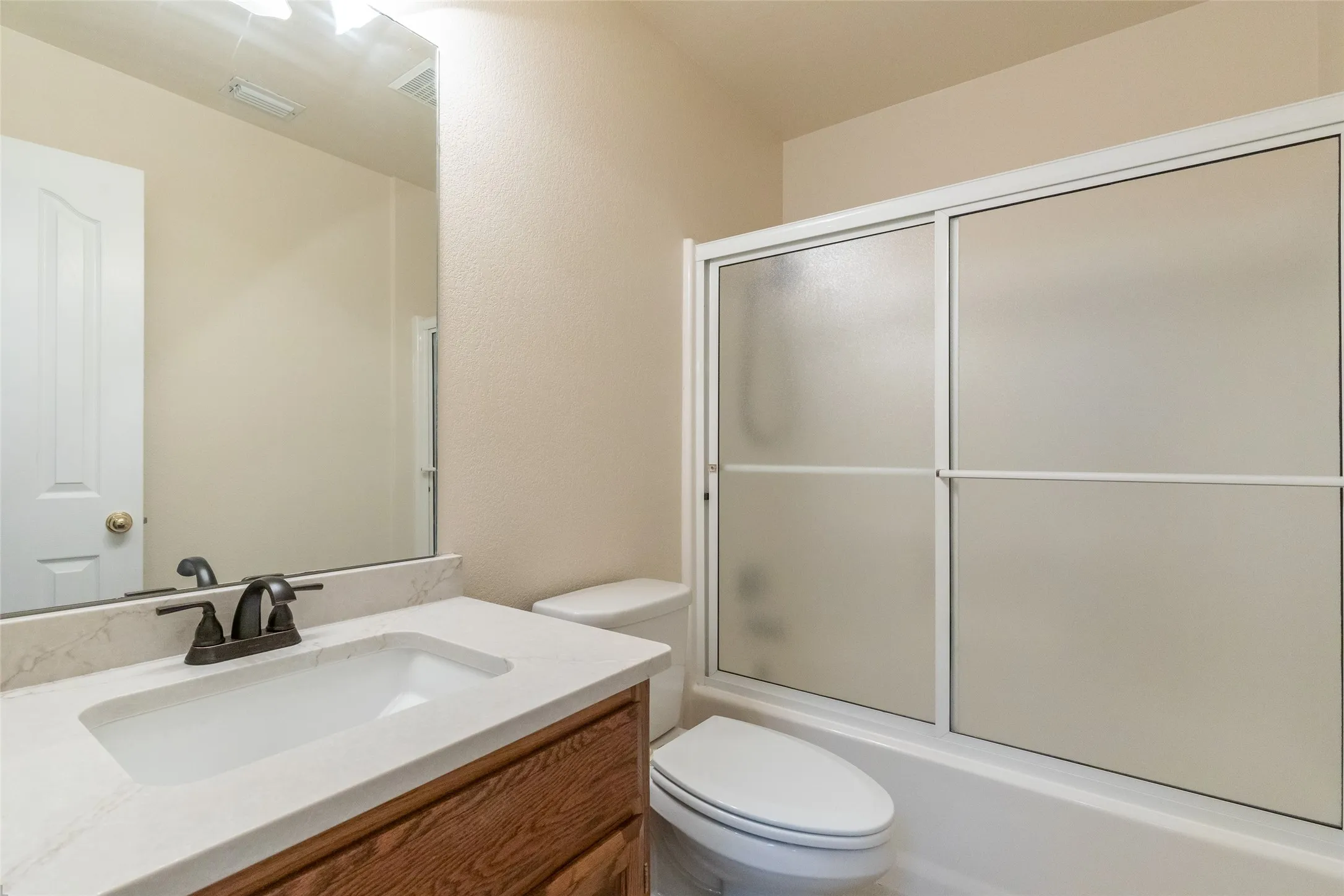 Guest quarters full bath.