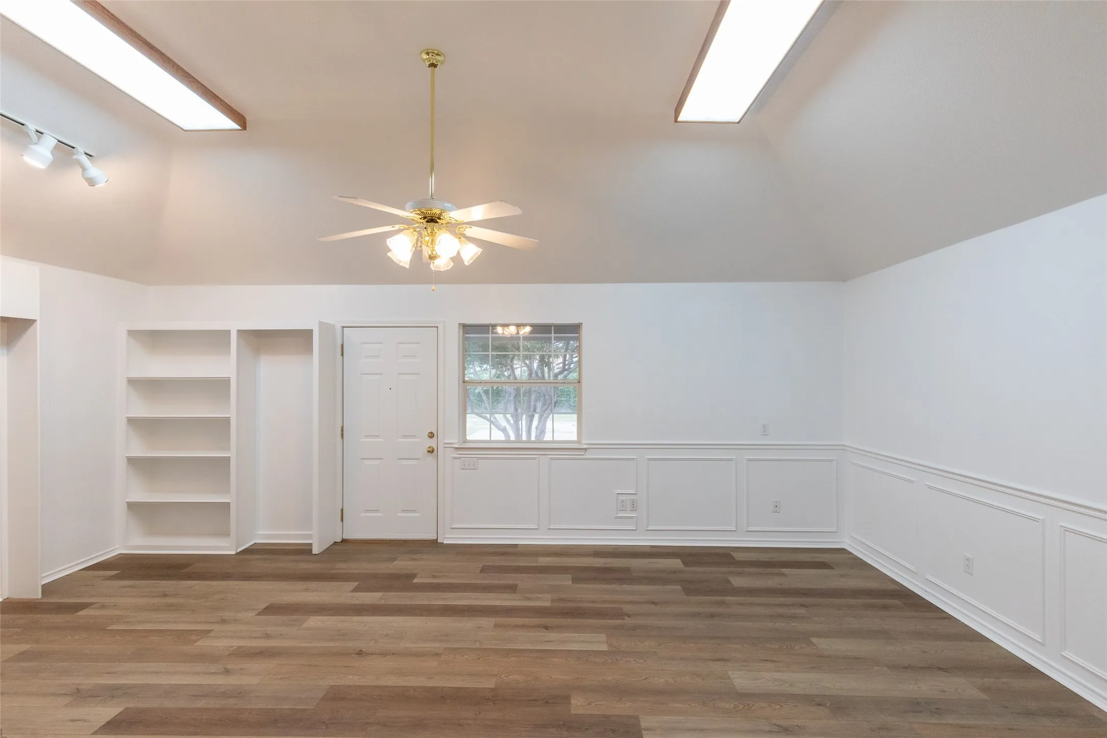 Guests private entry door into living area.
