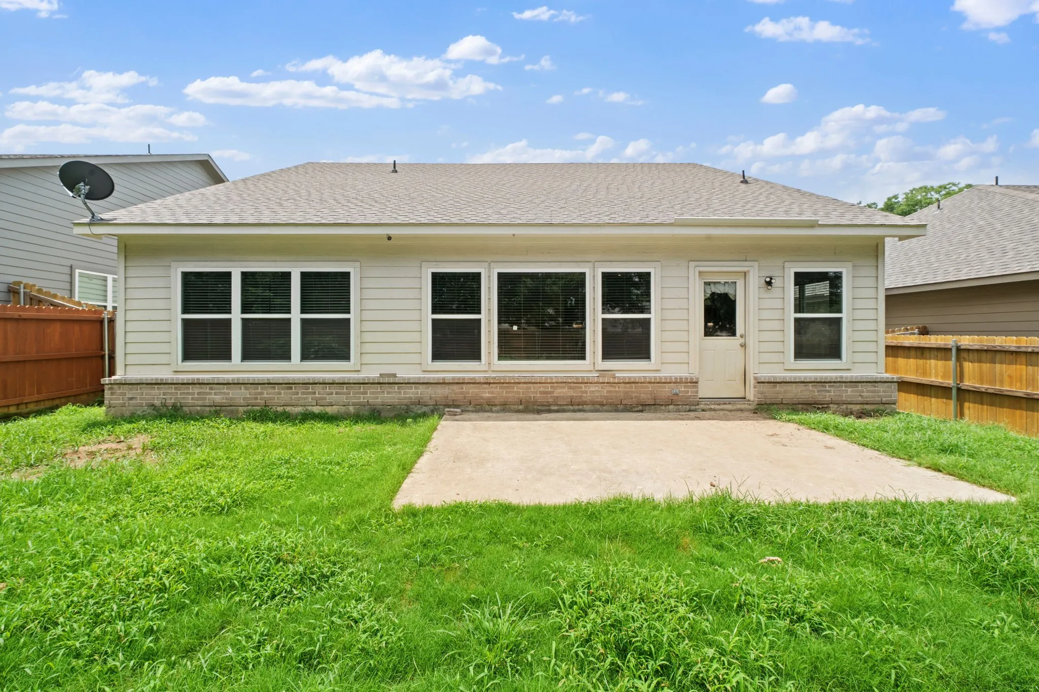 Single Family Residence For Sale in Hunt County , 913 Sayle, Greenville, Texas 75401, 3 Bedrooms, 2 Bathrooms, 2 Garage spaces, 1,571 Sqft, built in 2022, Price $235,000, mls#21309449, Real Estate Agent in Greenville, Homes For Sale in Hunt county, Homes For Sale in Greenville, Realtor in Greenville Texas, Real Estate Brokerage Independent Realty Texas, Luminita Cordes Realtor