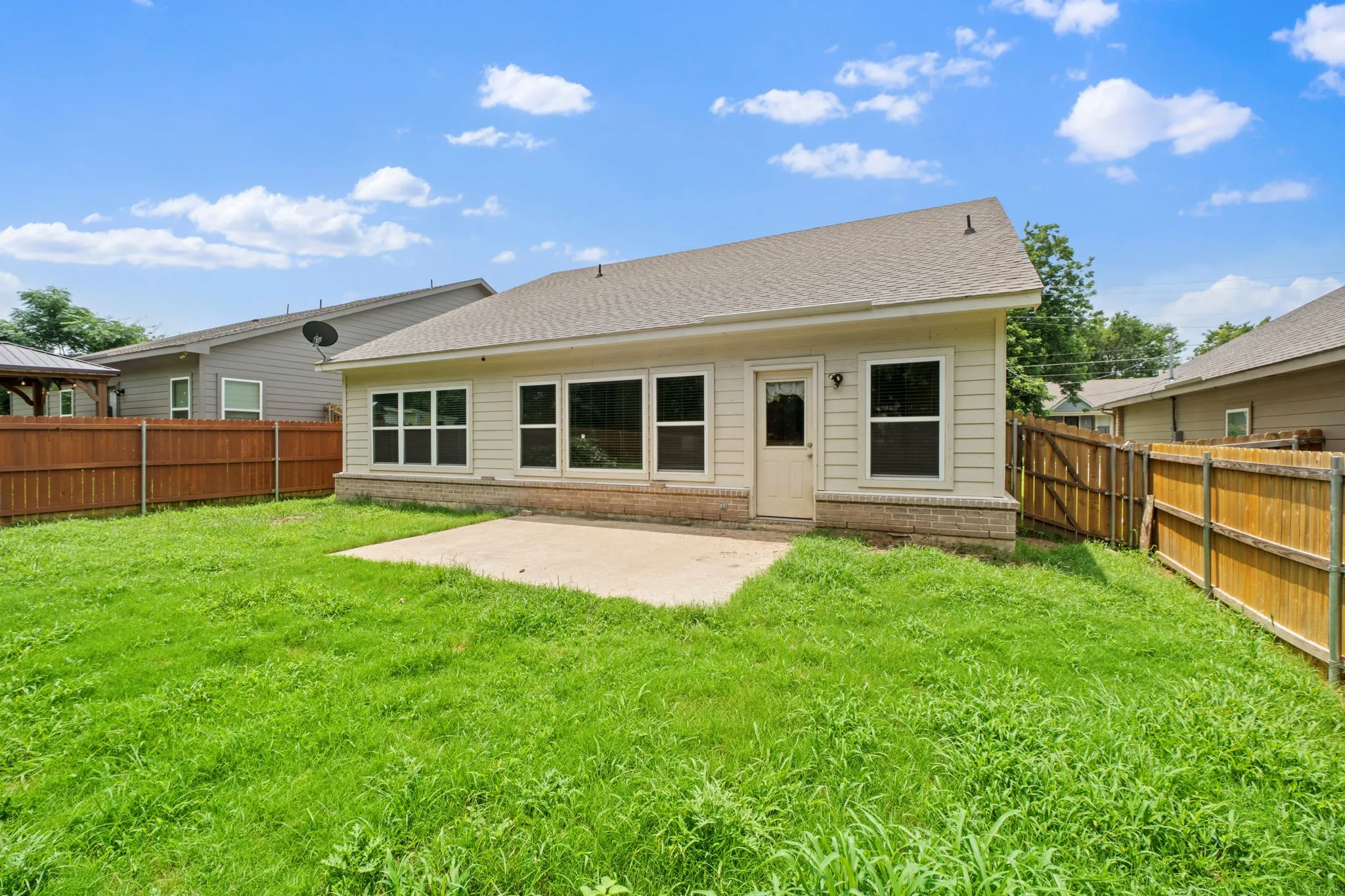 Single Family Residence For Sale in Hunt County , 913 Sayle, Greenville, Texas 75401, 3 Bedrooms, 2 Bathrooms, 2 Garage spaces, 1,571 Sqft, built in 2022, Price $235,000, mls#21309449, Real Estate Agent in Greenville, Homes For Sale in Hunt county, Homes For Sale in Greenville, Realtor in Greenville Texas, Real Estate Brokerage Independent Realty Texas, Luminita Cordes Realtor