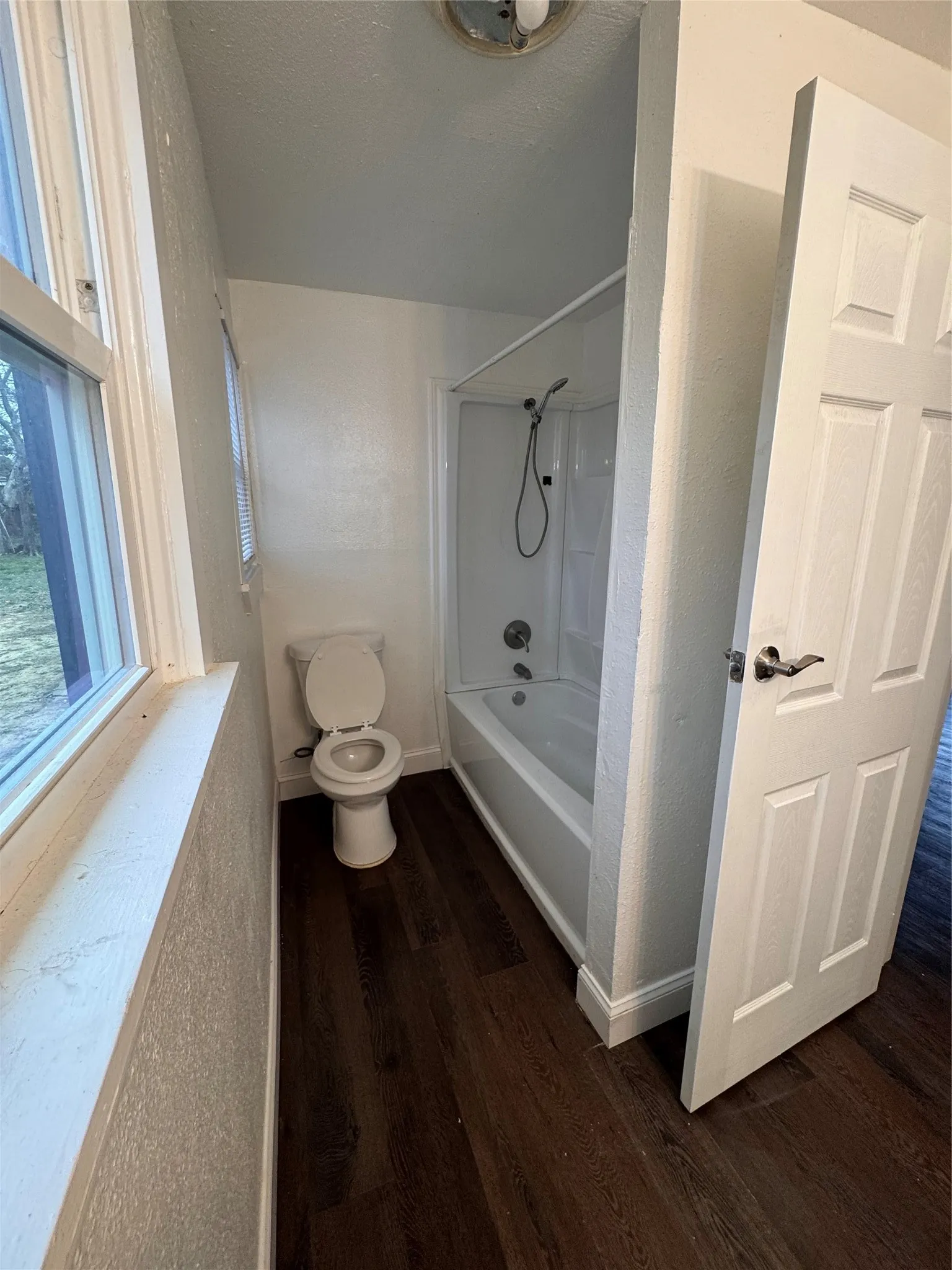 Single Family Residence For Rent in Grayson County , 1621 S Mirick Avenue, Denison, Texas 75020, 6 Bedroom, 3 Bathroom, Garage spaces, 2,342 Sqft, built in 1952, mls#21314288, Real Estate Agent in Denison, Homes For Rent in Grayson county, Homes For Rent in Denison, Realtor in Denison Texas, Real Estate Brokerage Independent Realty Texas, Luminita Cordes Realtor
