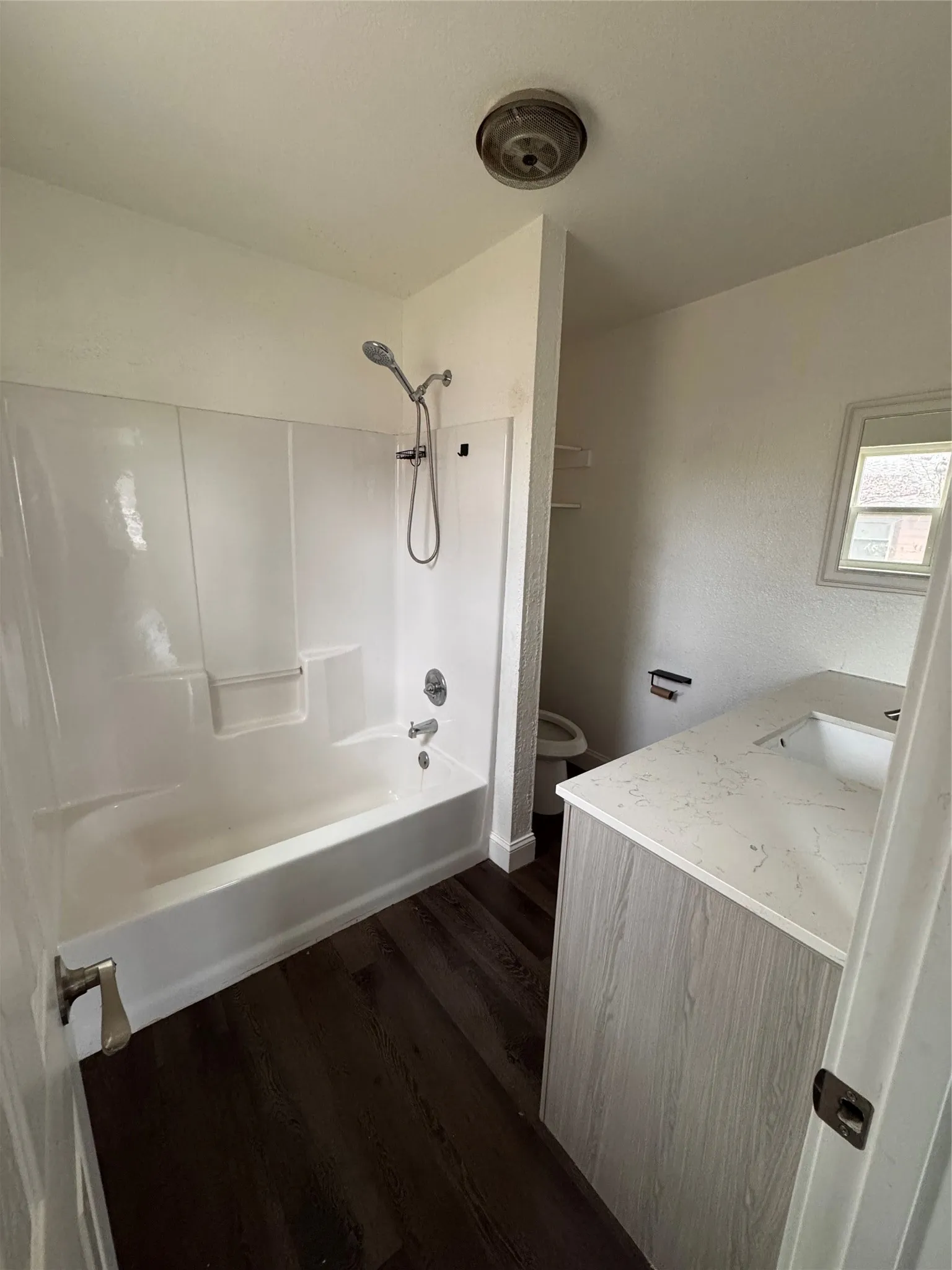 Single Family Residence For Rent in Grayson County , 1621 S Mirick Avenue, Denison, Texas 75020, 6 Bedroom, 3 Bathroom, Garage spaces, 2,342 Sqft, built in 1952, mls#21314288, Real Estate Agent in Denison, Homes For Rent in Grayson county, Homes For Rent in Denison, Realtor in Denison Texas, Real Estate Brokerage Independent Realty Texas, Luminita Cordes Realtor