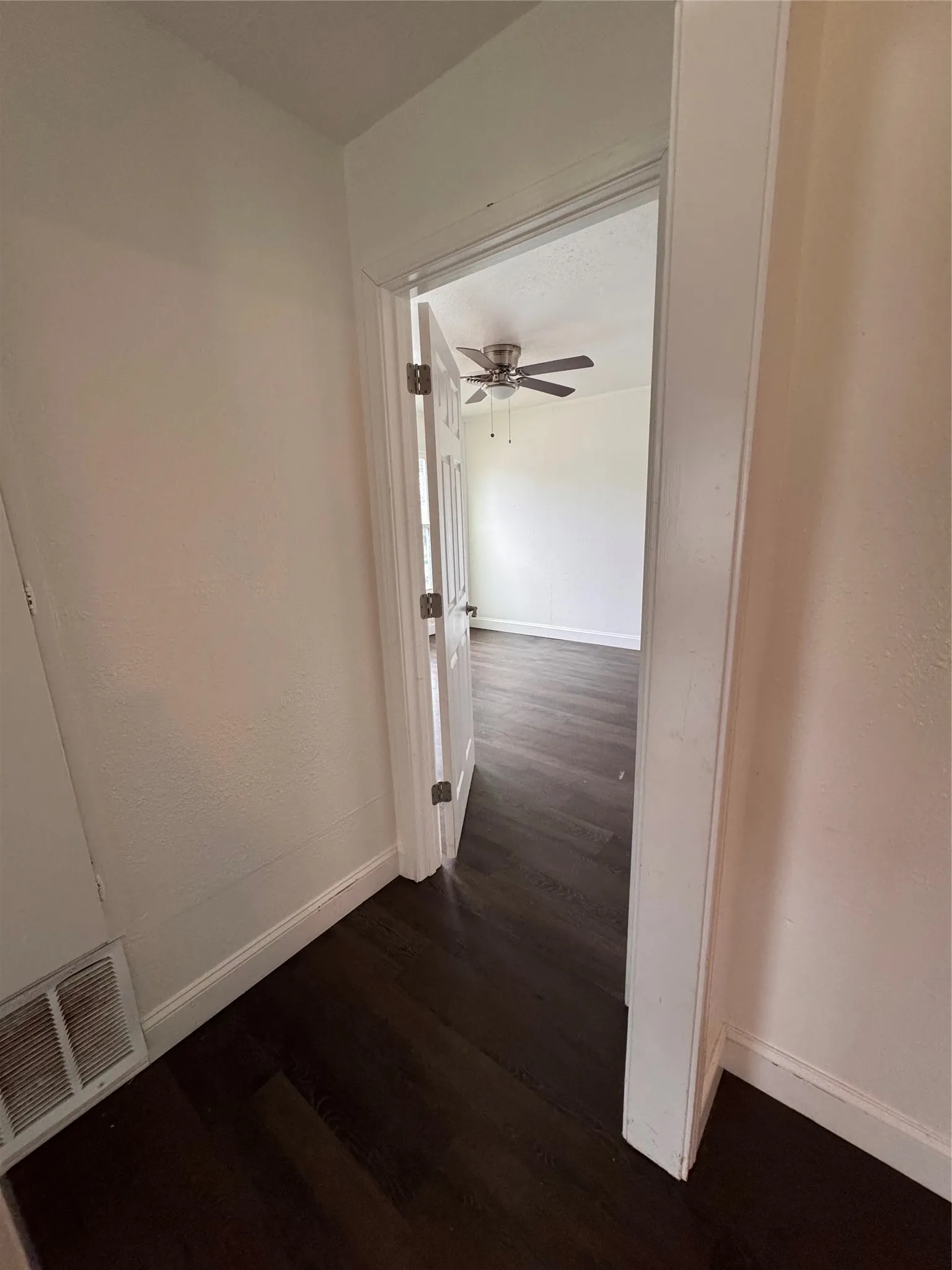 Single Family Residence For Rent in Grayson County , 1621 S Mirick Avenue, Denison, Texas 75020, 6 Bedroom, 3 Bathroom, Garage spaces, 2,342 Sqft, built in 1952, mls#21314288, Real Estate Agent in Denison, Homes For Rent in Grayson county, Homes For Rent in Denison, Realtor in Denison Texas, Real Estate Brokerage Independent Realty Texas, Luminita Cordes Realtor
