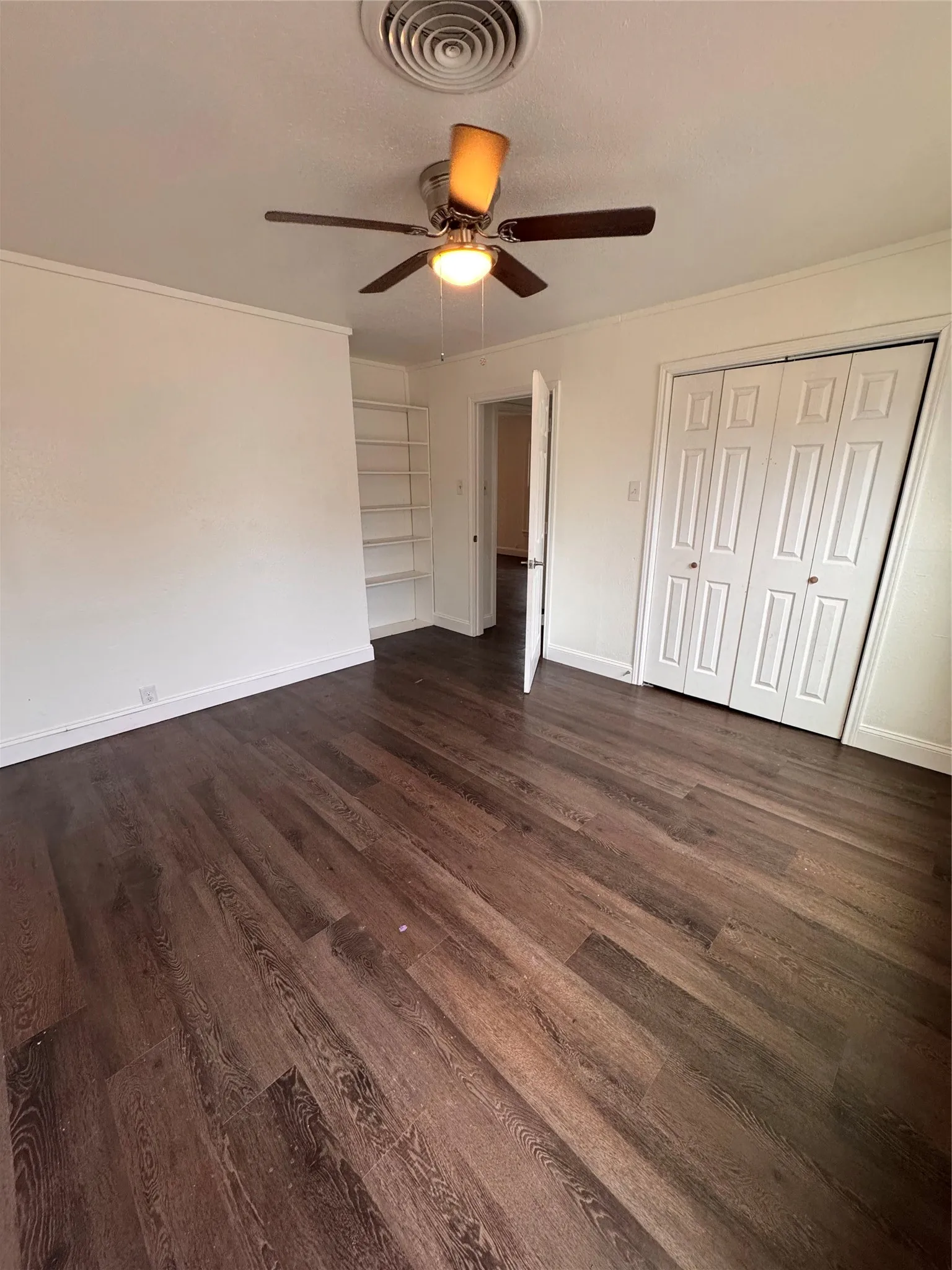 Single Family Residence For Rent in Grayson County , 1621 S Mirick Avenue, Denison, Texas 75020, 6 Bedroom, 3 Bathroom, Garage spaces, 2,342 Sqft, built in 1952, mls#21314288, Real Estate Agent in Denison, Homes For Rent in Grayson county, Homes For Rent in Denison, Realtor in Denison Texas, Real Estate Brokerage Independent Realty Texas, Luminita Cordes Realtor