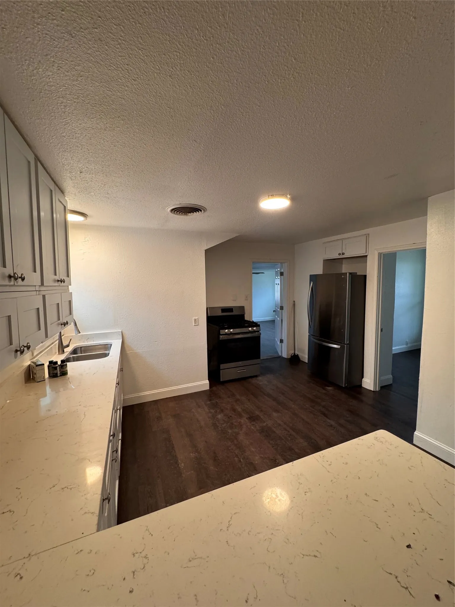 Single Family Residence For Rent in Grayson County , 1621 S Mirick Avenue, Denison, Texas 75020, 6 Bedroom, 3 Bathroom, Garage spaces, 2,342 Sqft, built in 1952, mls#21314288, Real Estate Agent in Denison, Homes For Rent in Grayson county, Homes For Rent in Denison, Realtor in Denison Texas, Real Estate Brokerage Independent Realty Texas, Luminita Cordes Realtor