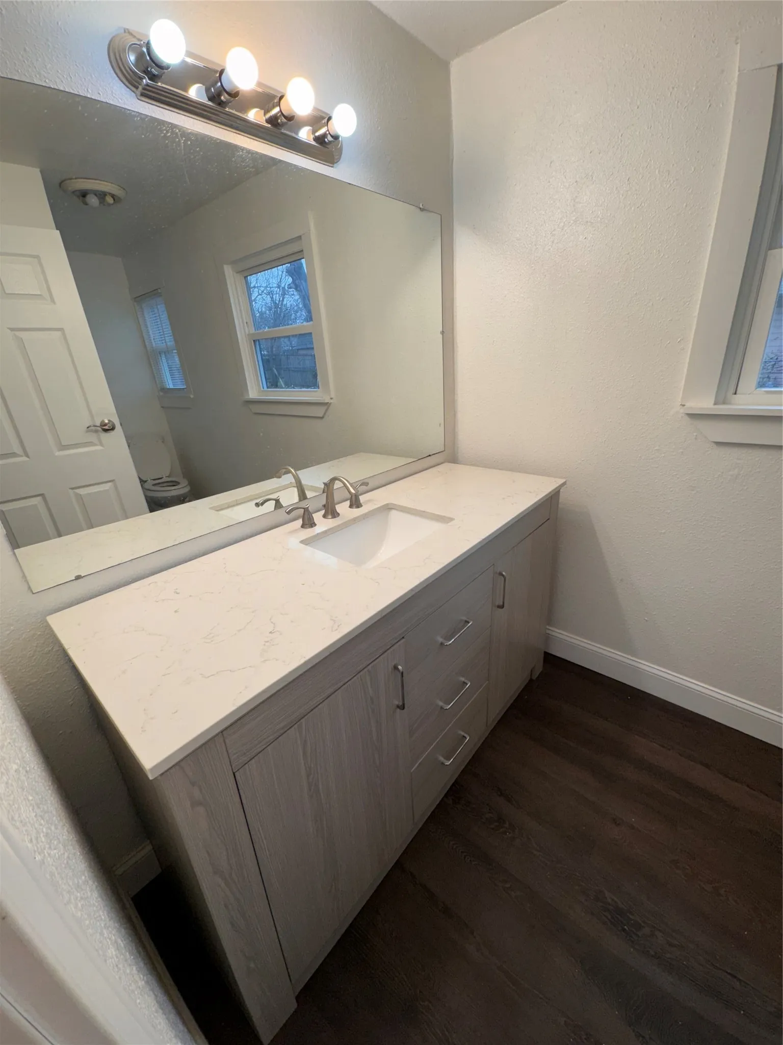 Single Family Residence For Rent in Grayson County , 1621 S Mirick Avenue, Denison, Texas 75020, 6 Bedroom, 3 Bathroom, Garage spaces, 2,342 Sqft, built in 1952, mls#21314288, Real Estate Agent in Denison, Homes For Rent in Grayson county, Homes For Rent in Denison, Realtor in Denison Texas, Real Estate Brokerage Independent Realty Texas, Luminita Cordes Realtor