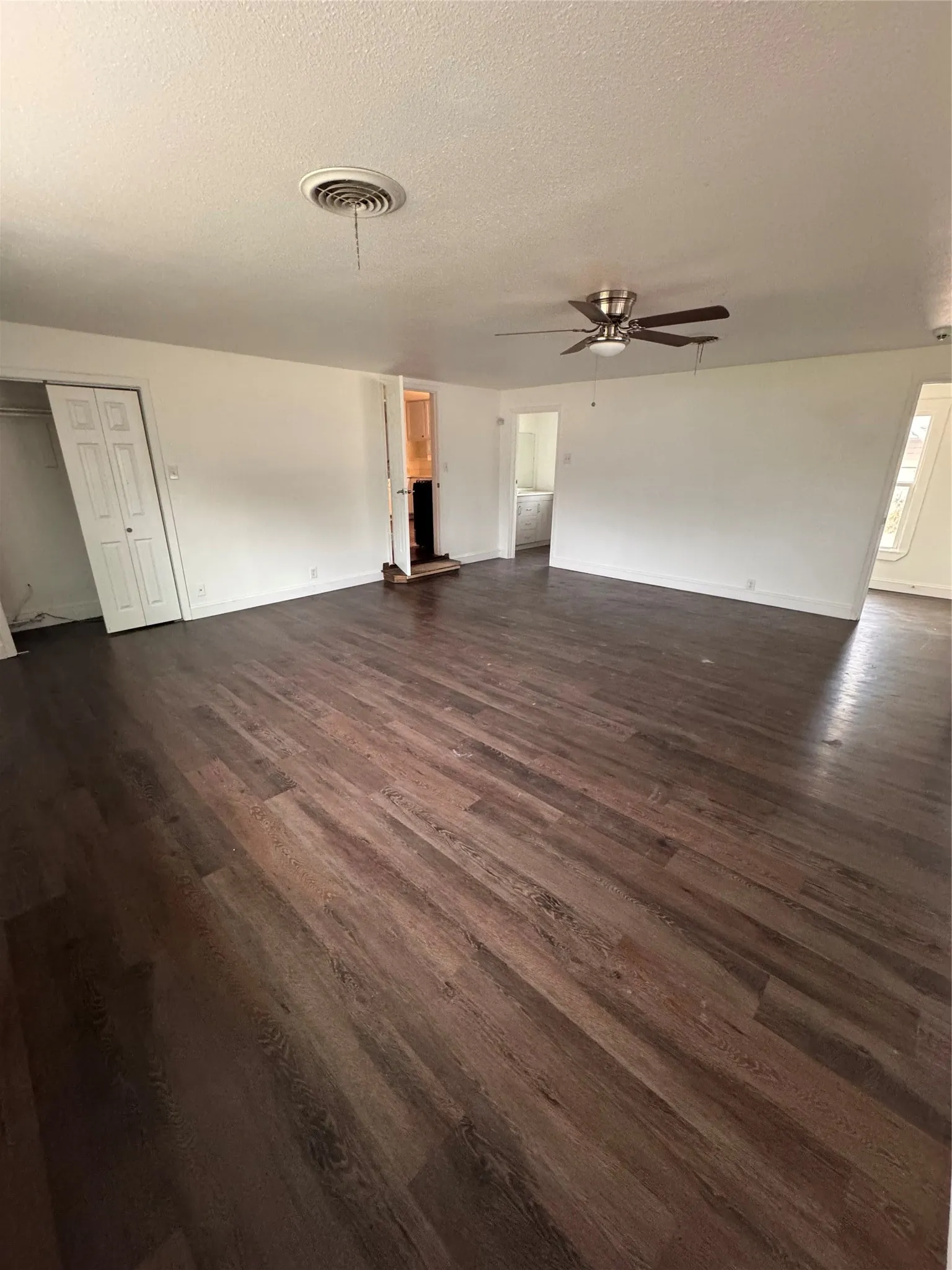 Single Family Residence For Rent in Grayson County , 1621 S Mirick Avenue, Denison, Texas 75020, 6 Bedroom, 3 Bathroom, Garage spaces, 2,342 Sqft, built in 1952, mls#21314288, Real Estate Agent in Denison, Homes For Rent in Grayson county, Homes For Rent in Denison, Realtor in Denison Texas, Real Estate Brokerage Independent Realty Texas, Luminita Cordes Realtor