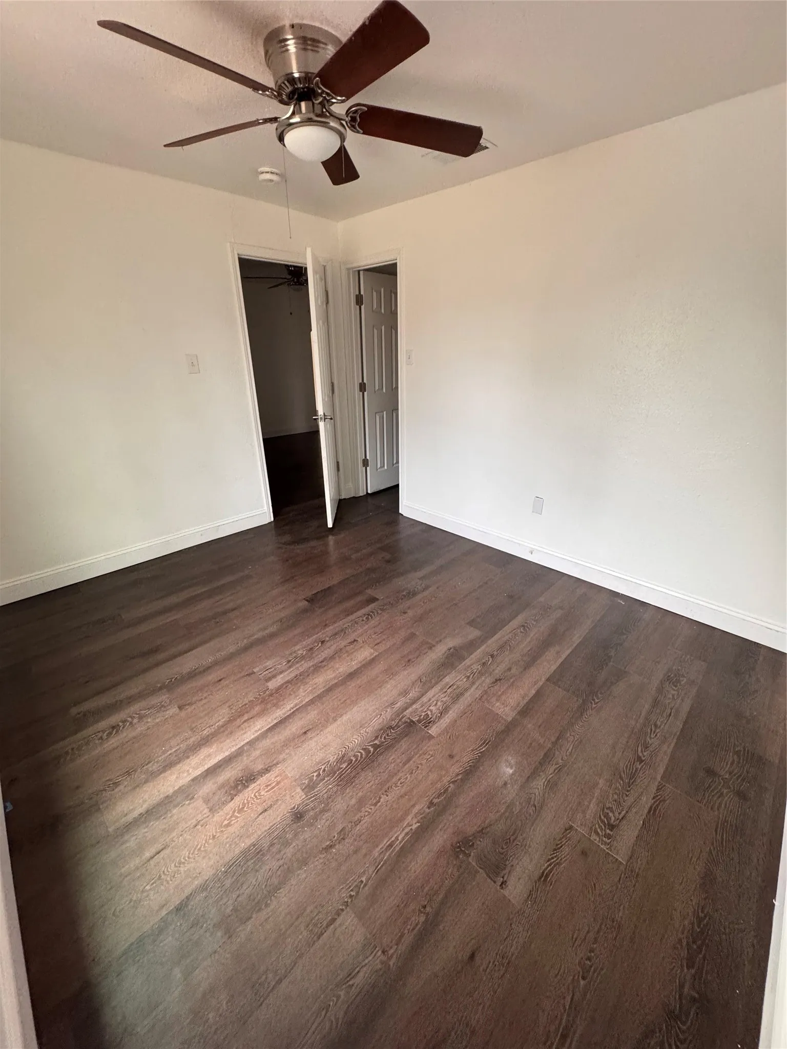 Single Family Residence For Rent in Grayson County , 1621 S Mirick Avenue, Denison, Texas 75020, 6 Bedroom, 3 Bathroom, Garage spaces, 2,342 Sqft, built in 1952, mls#21314288, Real Estate Agent in Denison, Homes For Rent in Grayson county, Homes For Rent in Denison, Realtor in Denison Texas, Real Estate Brokerage Independent Realty Texas, Luminita Cordes Realtor