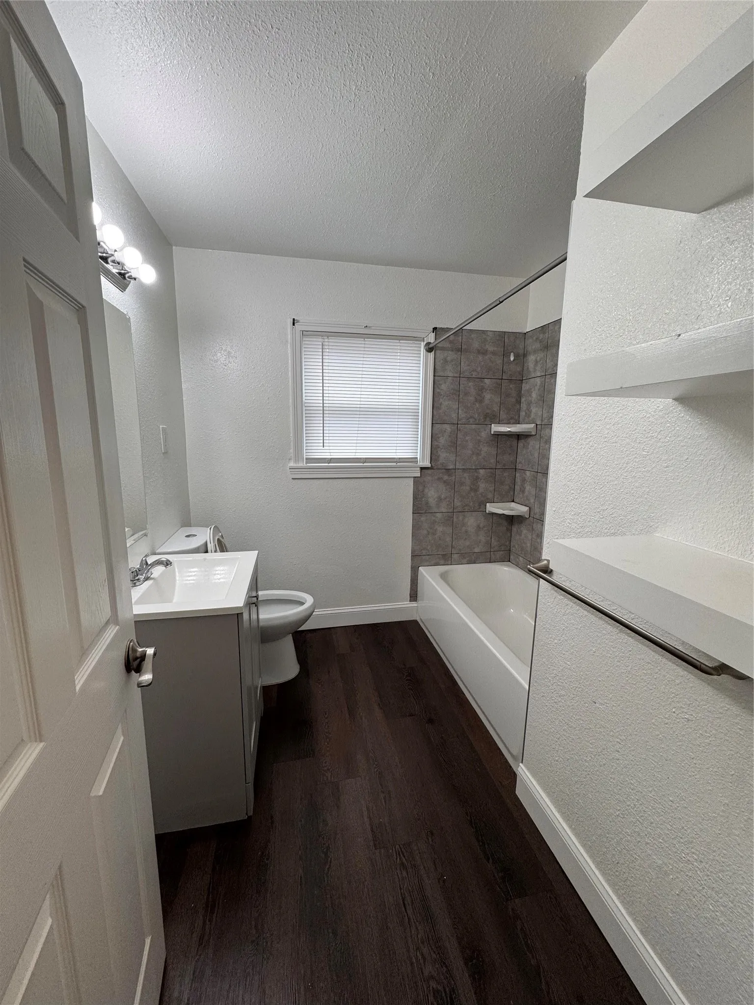 Single Family Residence For Rent in Grayson County , 1621 S Mirick Avenue, Denison, Texas 75020, 6 Bedroom, 3 Bathroom, Garage spaces, 2,342 Sqft, built in 1952, mls#21314288, Real Estate Agent in Denison, Homes For Rent in Grayson county, Homes For Rent in Denison, Realtor in Denison Texas, Real Estate Brokerage Independent Realty Texas, Luminita Cordes Realtor