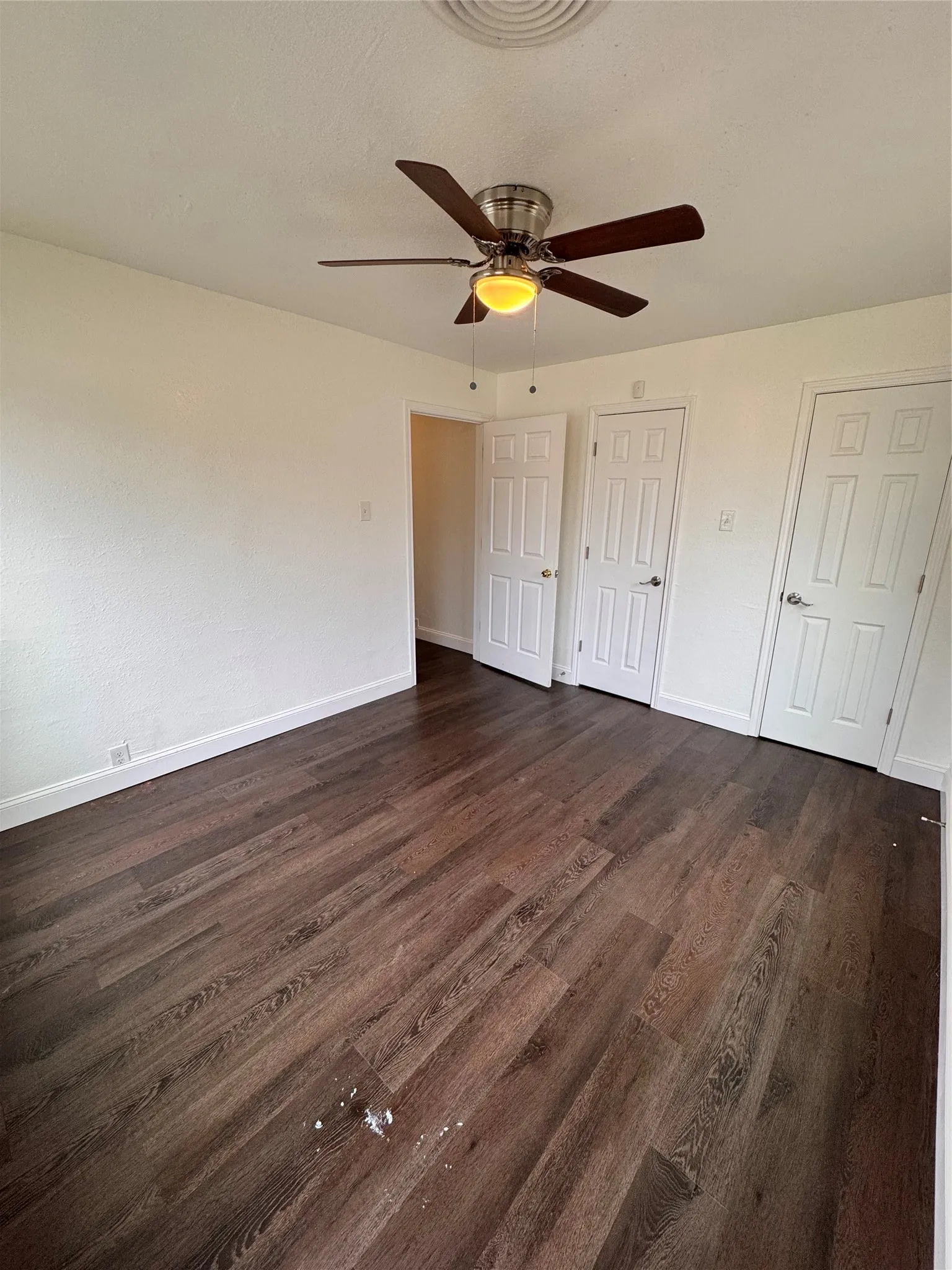 Single Family Residence For Rent in Grayson County , 1621 S Mirick Avenue, Denison, Texas 75020, 6 Bedroom, 3 Bathroom, Garage spaces, 2,342 Sqft, built in 1952, mls#21314288, Real Estate Agent in Denison, Homes For Rent in Grayson county, Homes For Rent in Denison, Realtor in Denison Texas, Real Estate Brokerage Independent Realty Texas, Luminita Cordes Realtor