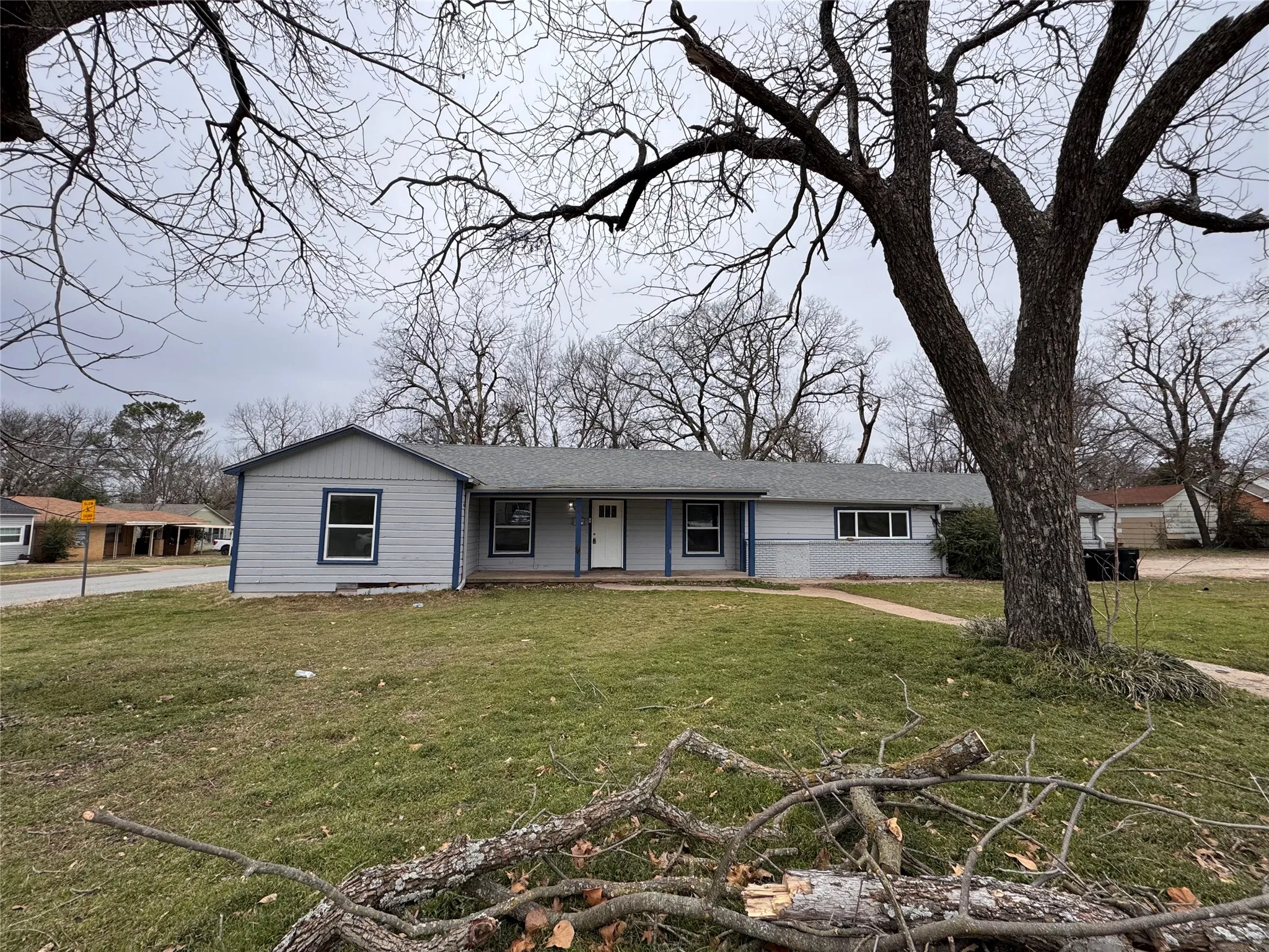 Single Family Residence For Rent in Grayson County , 1621 S Mirick Avenue, Denison, Texas 75020, 6 Bedroom, 3 Bathroom, Garage spaces, 2,342 Sqft, built in 1952, mls#21314288, Real Estate Agent in Denison, Homes For Rent in Grayson county, Homes For Rent in Denison, Realtor in Denison Texas, Real Estate Brokerage Independent Realty Texas, Luminita Cordes Realtor
