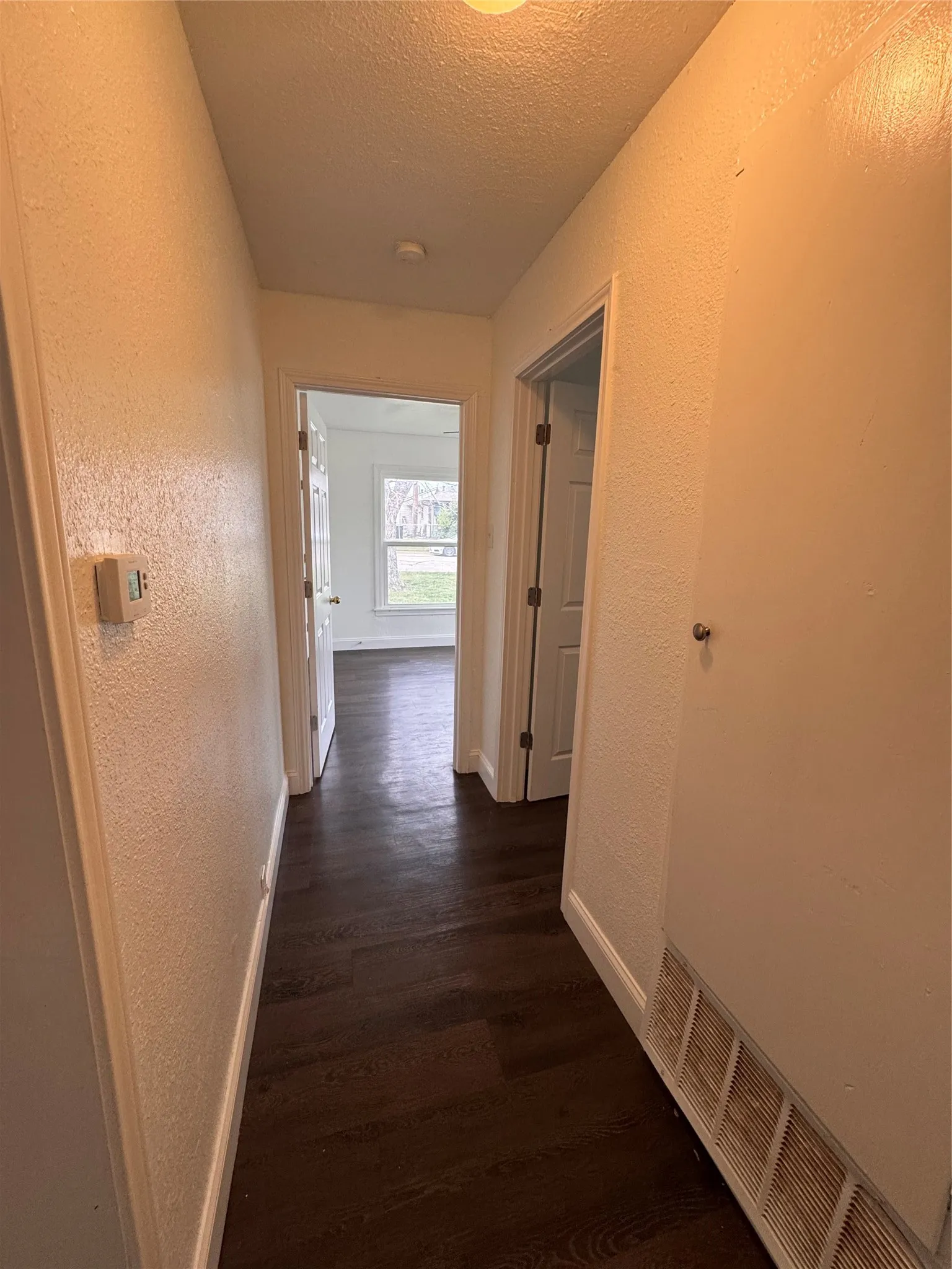 Single Family Residence For Rent in Grayson County , 1621 S Mirick Avenue, Denison, Texas 75020, 6 Bedroom, 3 Bathroom, Garage spaces, 2,342 Sqft, built in 1952, mls#21314288, Real Estate Agent in Denison, Homes For Rent in Grayson county, Homes For Rent in Denison, Realtor in Denison Texas, Real Estate Brokerage Independent Realty Texas, Luminita Cordes Realtor