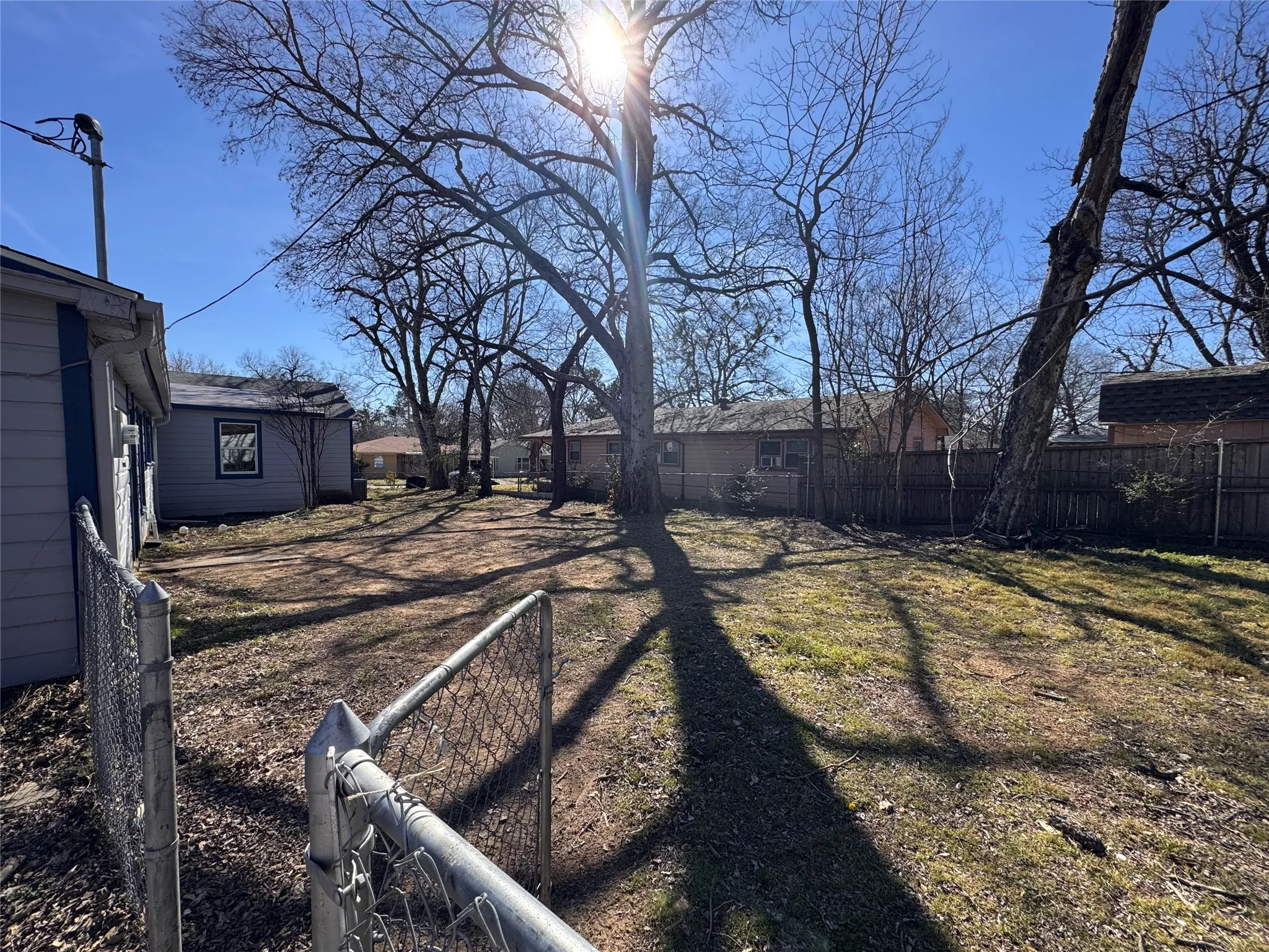 Single Family Residence For Rent in Grayson County , 1621 S Mirick Avenue, Denison, Texas 75020, 6 Bedroom, 3 Bathroom, Garage spaces, 2,342 Sqft, built in 1952, mls#21314288, Real Estate Agent in Denison, Homes For Rent in Grayson county, Homes For Rent in Denison, Realtor in Denison Texas, Real Estate Brokerage Independent Realty Texas, Luminita Cordes Realtor