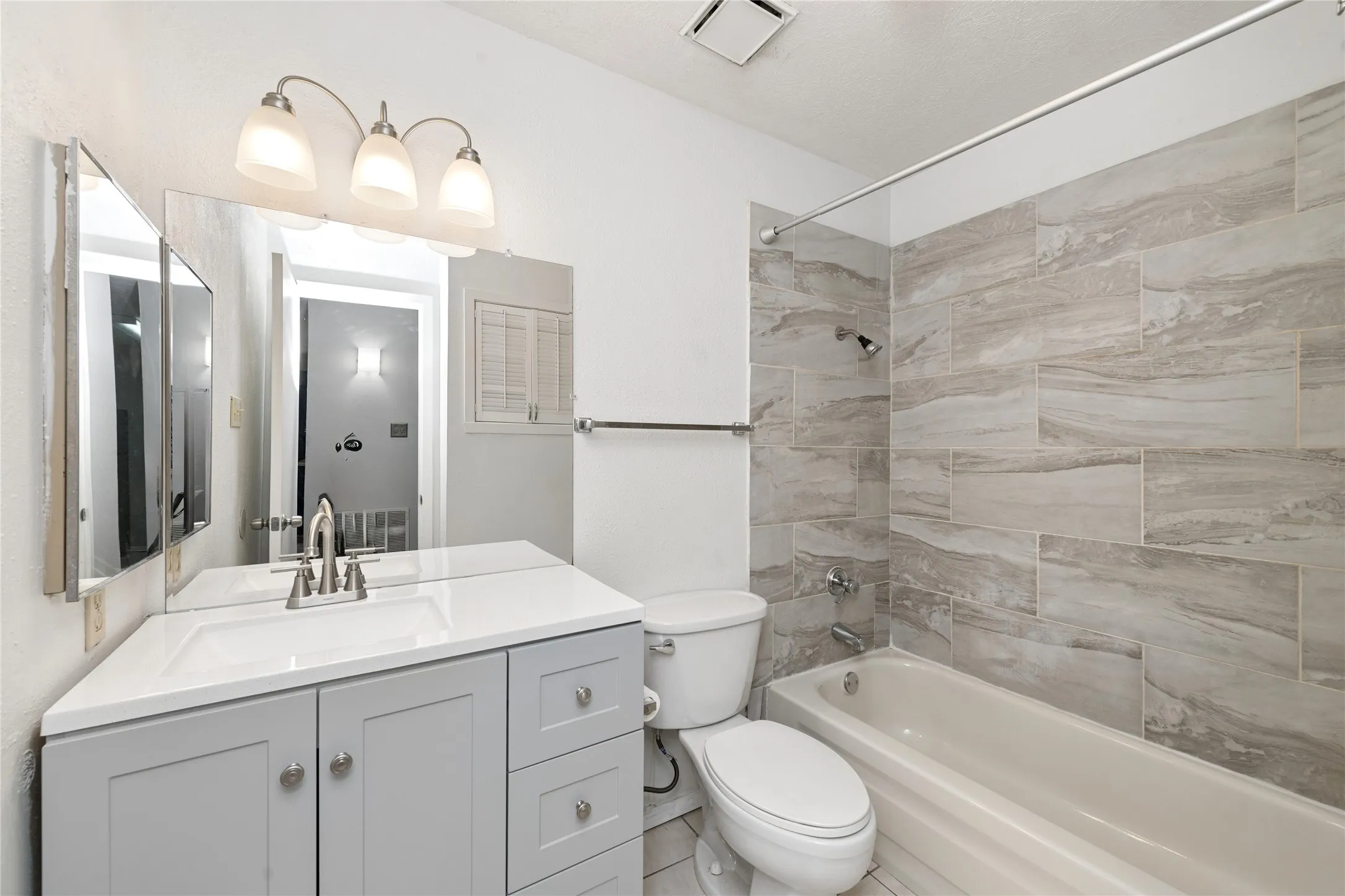 Condominium For Sale in Dallas County , 6900 Skillman Street 305, Dallas, Texas 75231, 2 Bedroom, 2 Bathroom, Garage spaces, 964 Sqft, built in 1981, mls#21313316, Real Estate Agent in Dallas, Homes For Sale in Dallas county, Homes For Sale in Dallas, Realtor in Dallas Texas, Real Estate Brokerage Independent Realty Texas, Luminita Cordes Realtor