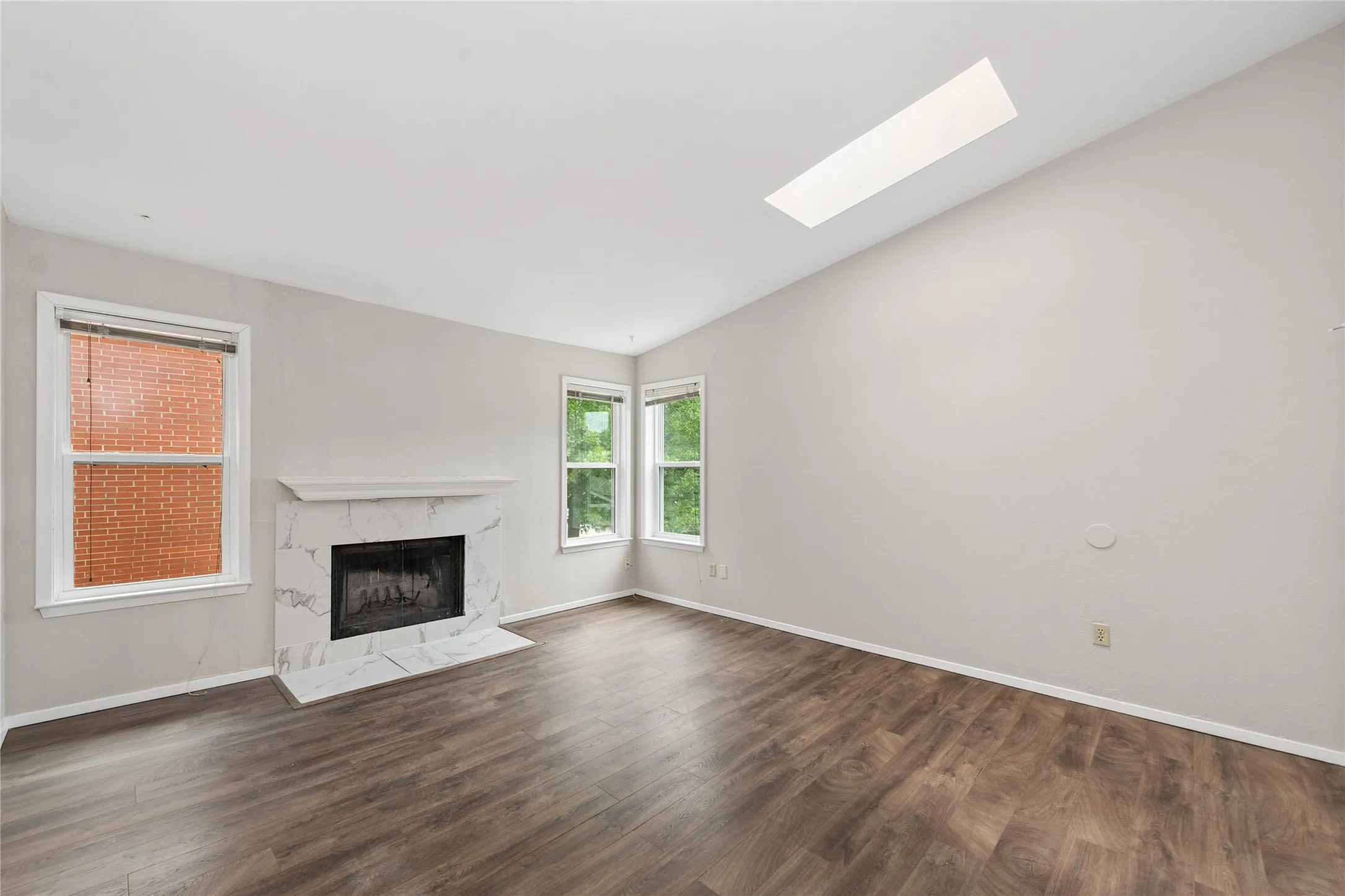 Condominium For Sale in Dallas County , 6900 Skillman Street 305, Dallas, Texas 75231, 2 Bedroom, 2 Bathroom, Garage spaces, 964 Sqft, built in 1981, mls#21313316, Real Estate Agent in Dallas, Homes For Sale in Dallas county, Homes For Sale in Dallas, Realtor in Dallas Texas, Real Estate Brokerage Independent Realty Texas, Luminita Cordes Realtor