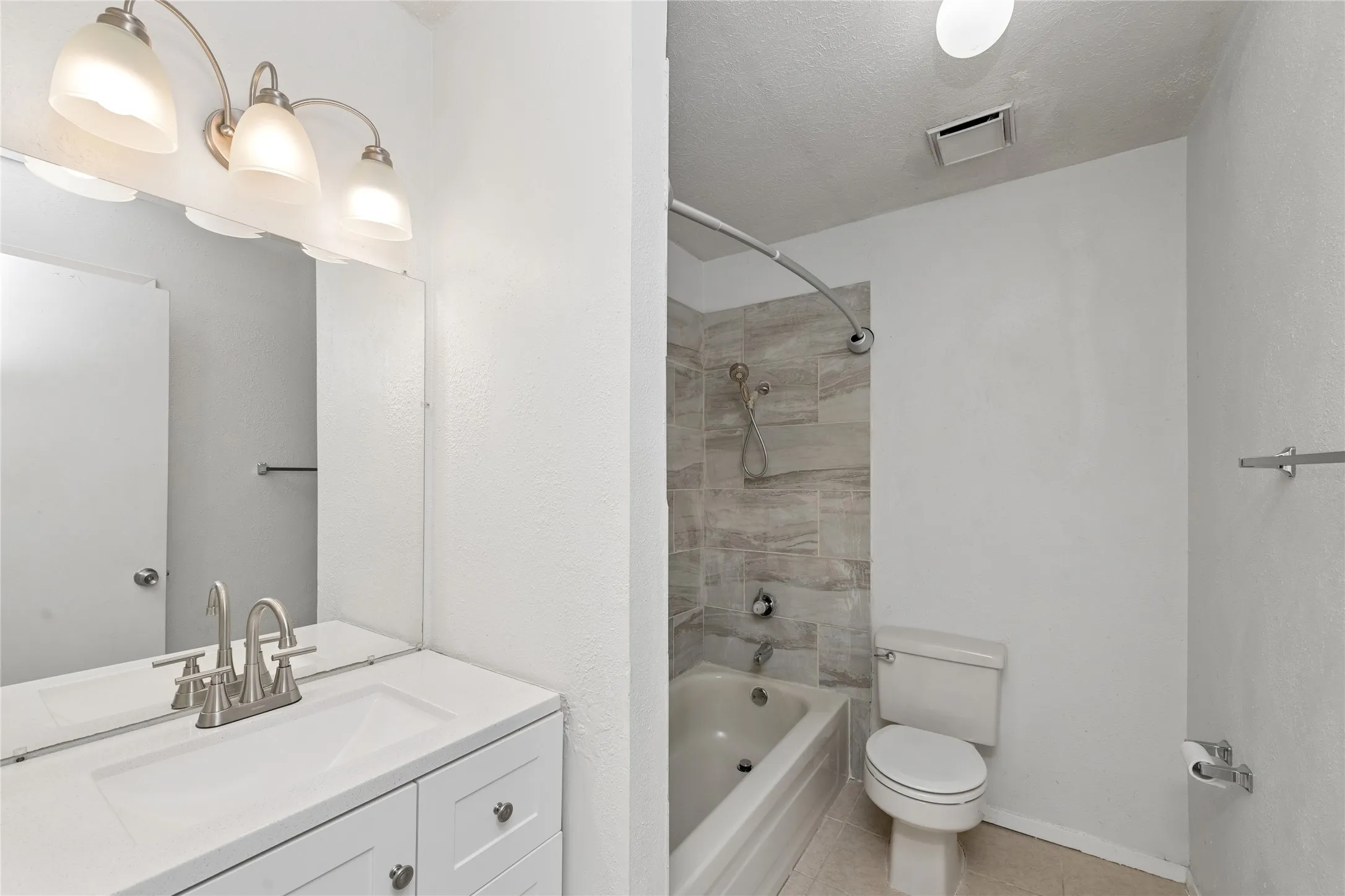 Condominium For Sale in Dallas County , 6900 Skillman Street 305, Dallas, Texas 75231, 2 Bedroom, 2 Bathroom, Garage spaces, 964 Sqft, built in 1981, mls#21313316, Real Estate Agent in Dallas, Homes For Sale in Dallas county, Homes For Sale in Dallas, Realtor in Dallas Texas, Real Estate Brokerage Independent Realty Texas, Luminita Cordes Realtor