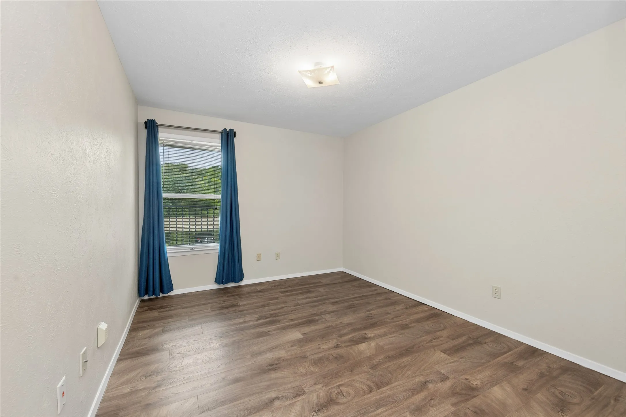 Condominium For Sale in Dallas County , 6900 Skillman Street 305, Dallas, Texas 75231, 2 Bedroom, 2 Bathroom, Garage spaces, 964 Sqft, built in 1981, mls#21313316, Real Estate Agent in Dallas, Homes For Sale in Dallas county, Homes For Sale in Dallas, Realtor in Dallas Texas, Real Estate Brokerage Independent Realty Texas, Luminita Cordes Realtor
