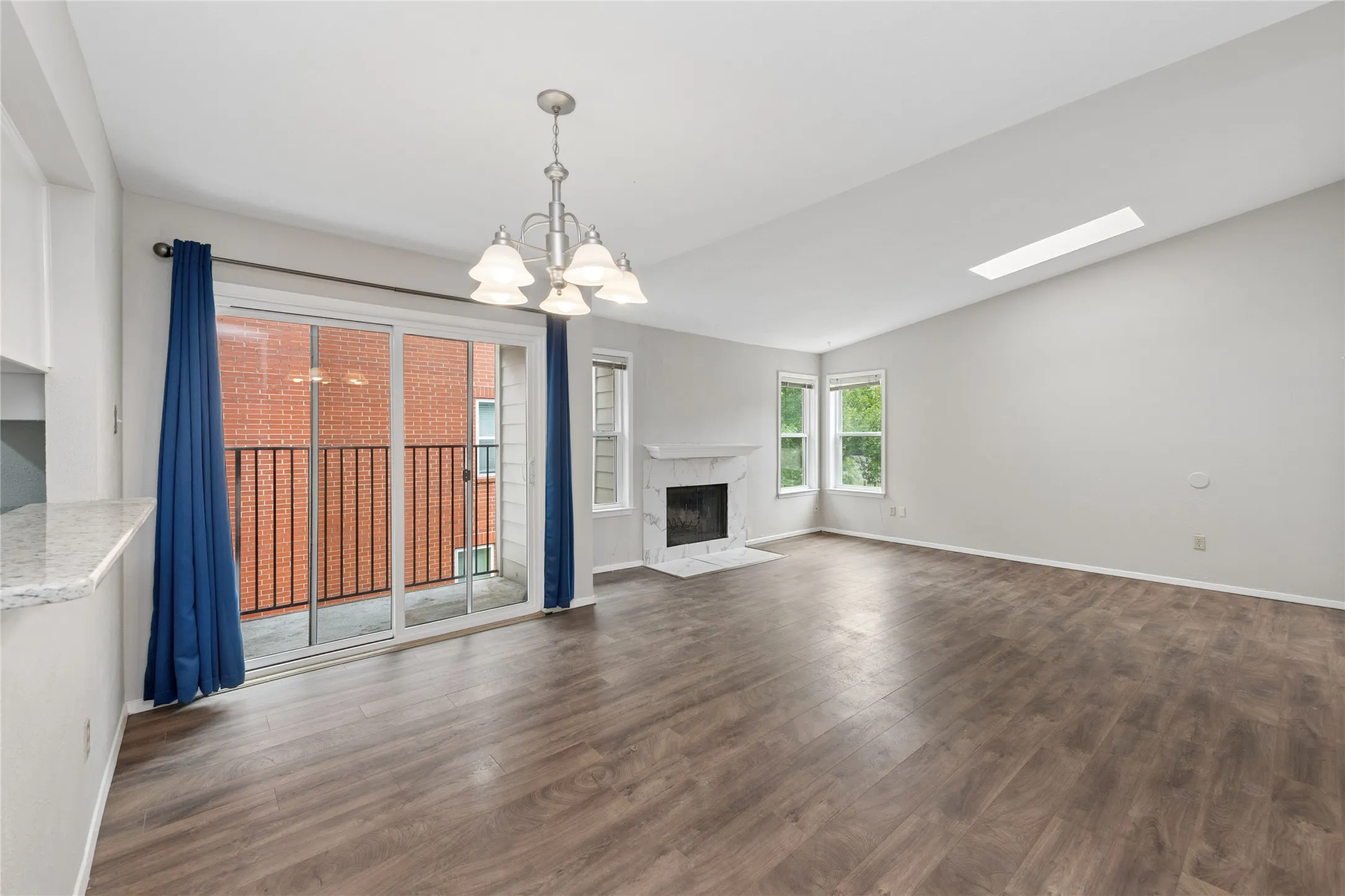 Condominium For Sale in Dallas County , 6900 Skillman Street 305, Dallas, Texas 75231, 2 Bedroom, 2 Bathroom, Garage spaces, 964 Sqft, built in 1981, mls#21313316, Real Estate Agent in Dallas, Homes For Sale in Dallas county, Homes For Sale in Dallas, Realtor in Dallas Texas, Real Estate Brokerage Independent Realty Texas, Luminita Cordes Realtor