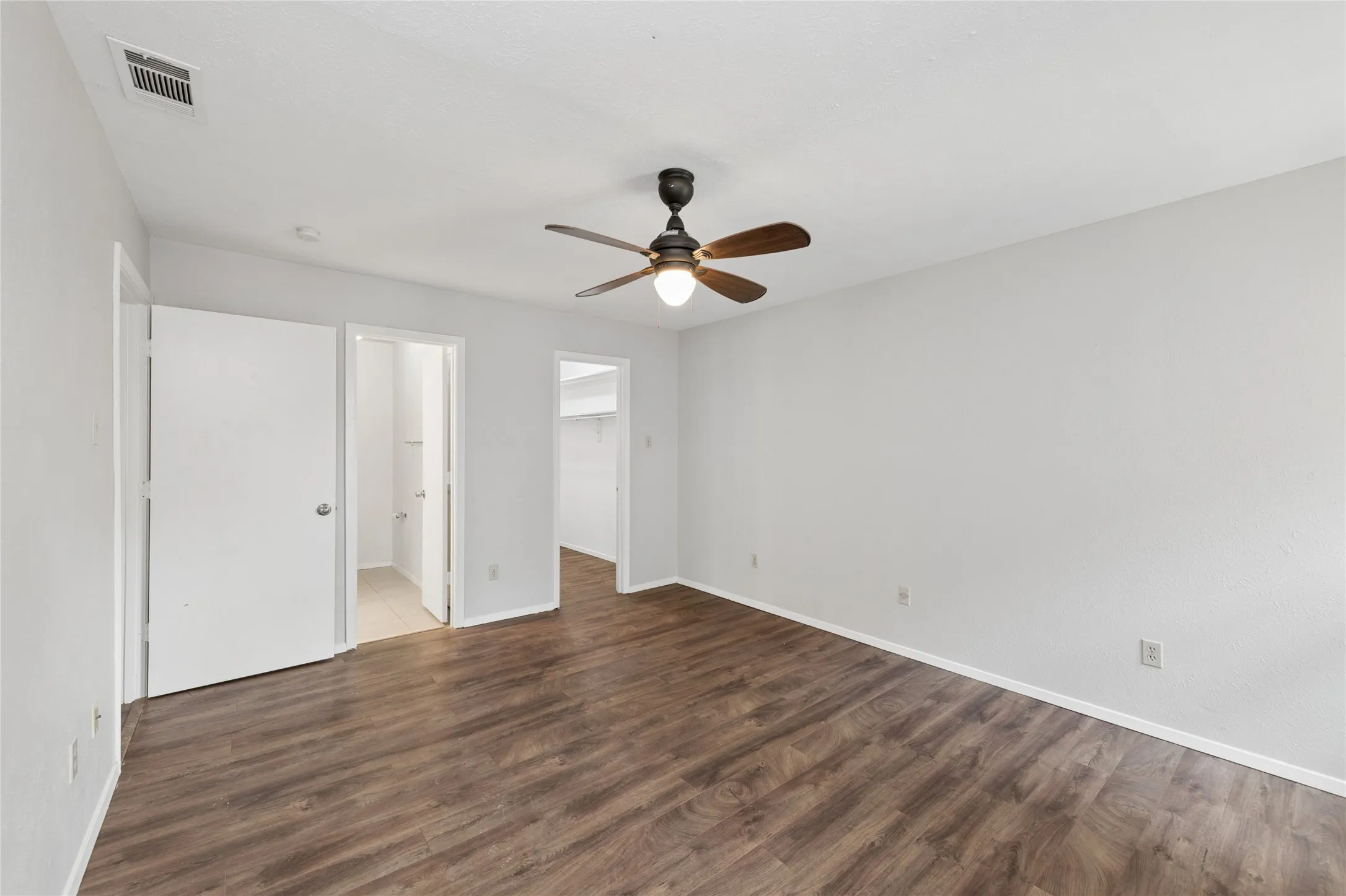 Condominium For Sale in Dallas County , 6900 Skillman Street 305, Dallas, Texas 75231, 2 Bedroom, 2 Bathroom, Garage spaces, 964 Sqft, built in 1981, mls#21313316, Real Estate Agent in Dallas, Homes For Sale in Dallas county, Homes For Sale in Dallas, Realtor in Dallas Texas, Real Estate Brokerage Independent Realty Texas, Luminita Cordes Realtor