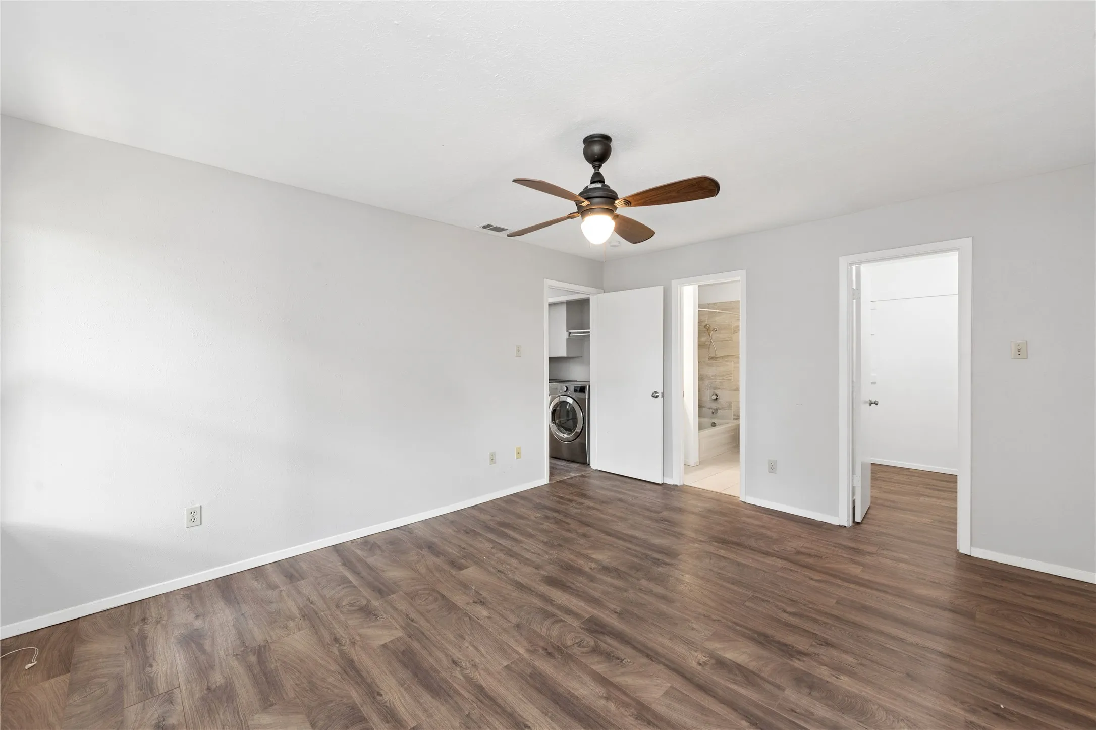 Condominium For Sale in Dallas County , 6900 Skillman Street 305, Dallas, Texas 75231, 2 Bedroom, 2 Bathroom, Garage spaces, 964 Sqft, built in 1981, mls#21313316, Real Estate Agent in Dallas, Homes For Sale in Dallas county, Homes For Sale in Dallas, Realtor in Dallas Texas, Real Estate Brokerage Independent Realty Texas, Luminita Cordes Realtor