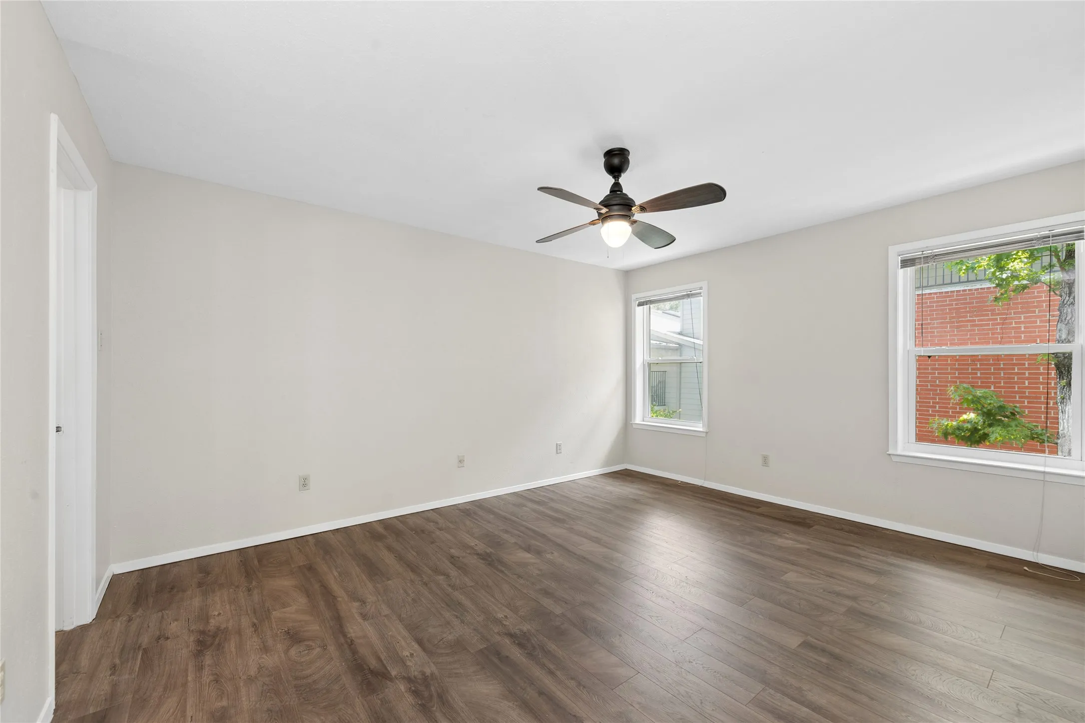 Condominium For Sale in Dallas County , 6900 Skillman Street 305, Dallas, Texas 75231, 2 Bedroom, 2 Bathroom, Garage spaces, 964 Sqft, built in 1981, mls#21313316, Real Estate Agent in Dallas, Homes For Sale in Dallas county, Homes For Sale in Dallas, Realtor in Dallas Texas, Real Estate Brokerage Independent Realty Texas, Luminita Cordes Realtor