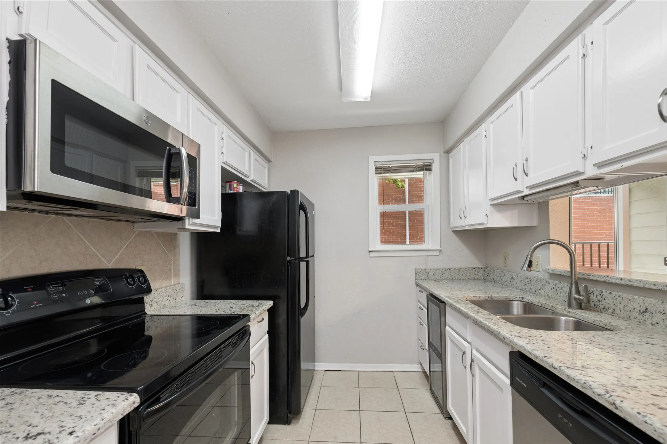 Condominium For Sale in Dallas County , 6900 Skillman Street 305, Dallas, Texas 75231, 2 Bedroom, 2 Bathroom, Garage spaces, 964 Sqft, built in 1981, mls#21313316, Real Estate Agent in Dallas, Homes For Sale in Dallas county, Homes For Sale in Dallas, Realtor in Dallas Texas, Real Estate Brokerage Independent Realty Texas, Luminita Cordes Realtor