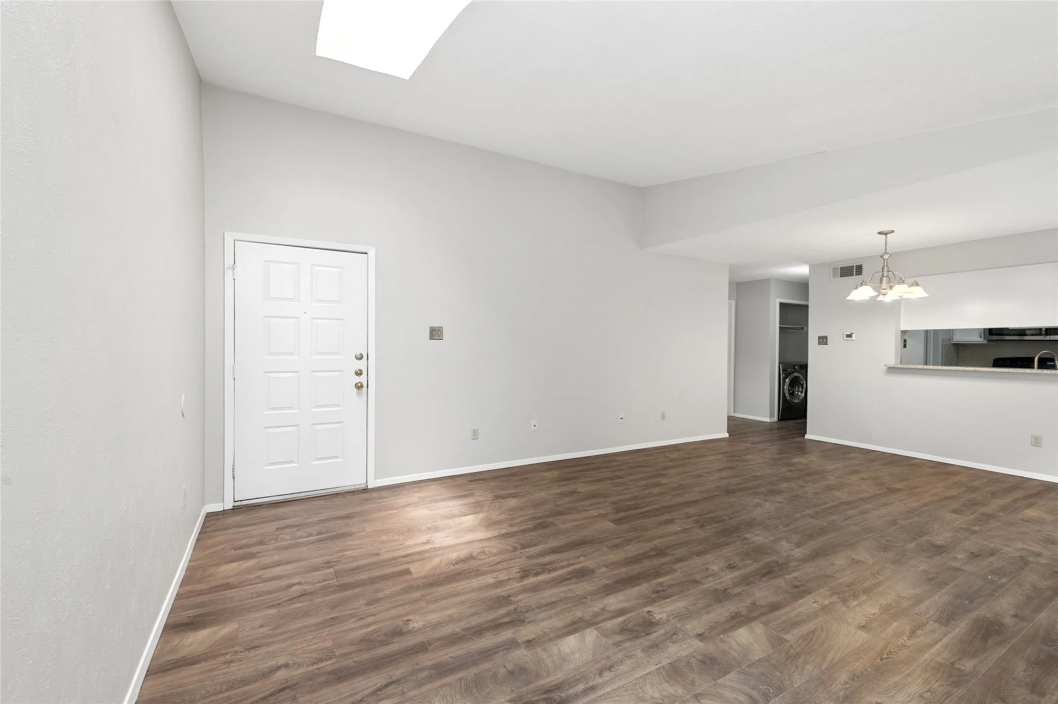 Condominium For Sale in Dallas County , 6900 Skillman Street 305, Dallas, Texas 75231, 2 Bedroom, 2 Bathroom, Garage spaces, 964 Sqft, built in 1981, mls#21313316, Real Estate Agent in Dallas, Homes For Sale in Dallas county, Homes For Sale in Dallas, Realtor in Dallas Texas, Real Estate Brokerage Independent Realty Texas, Luminita Cordes Realtor