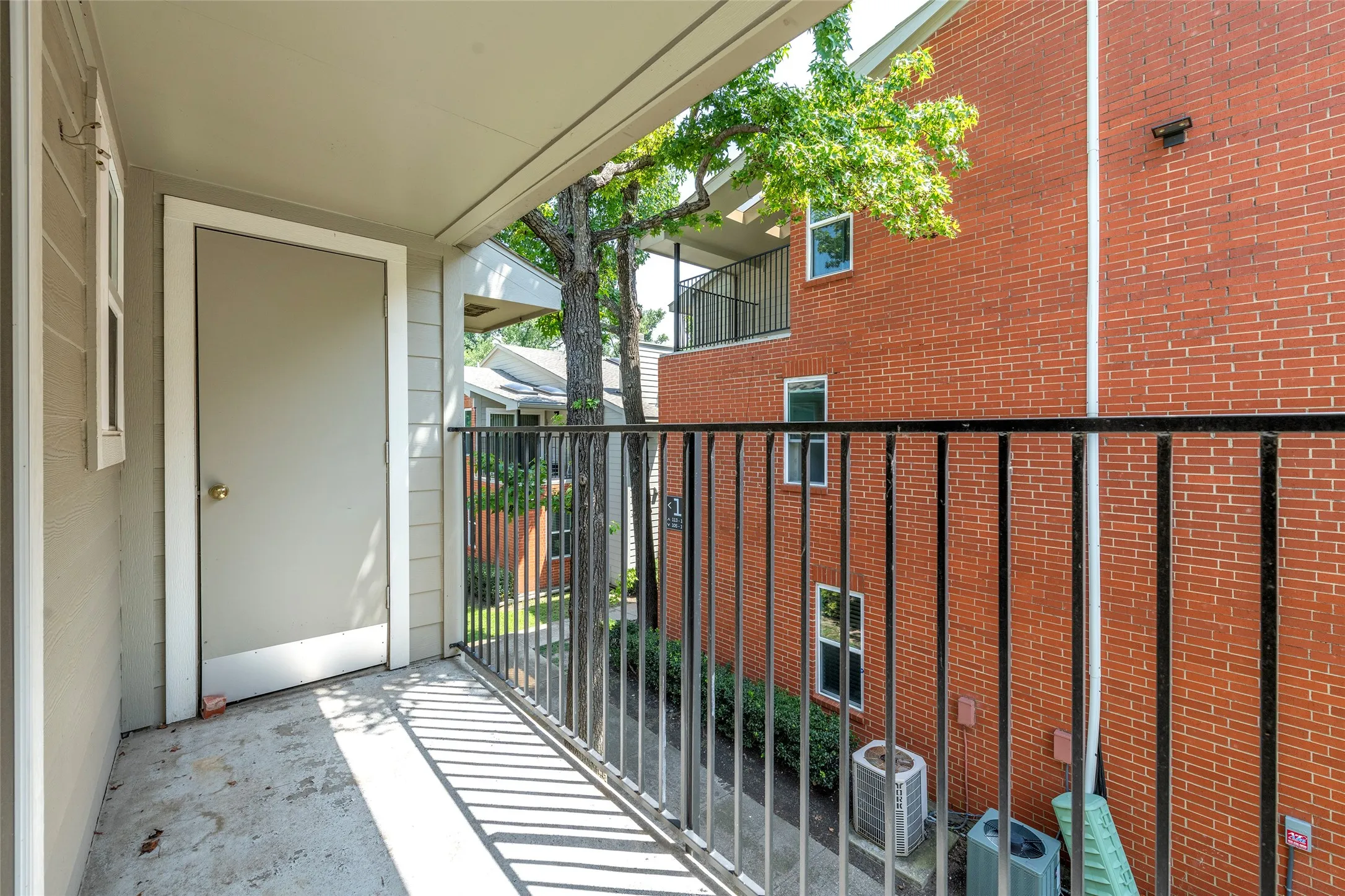 Condominium For Sale in Dallas County , 6900 Skillman Street 305, Dallas, Texas 75231, 2 Bedroom, 2 Bathroom, Garage spaces, 964 Sqft, built in 1981, mls#21313316, Real Estate Agent in Dallas, Homes For Sale in Dallas county, Homes For Sale in Dallas, Realtor in Dallas Texas, Real Estate Brokerage Independent Realty Texas, Luminita Cordes Realtor