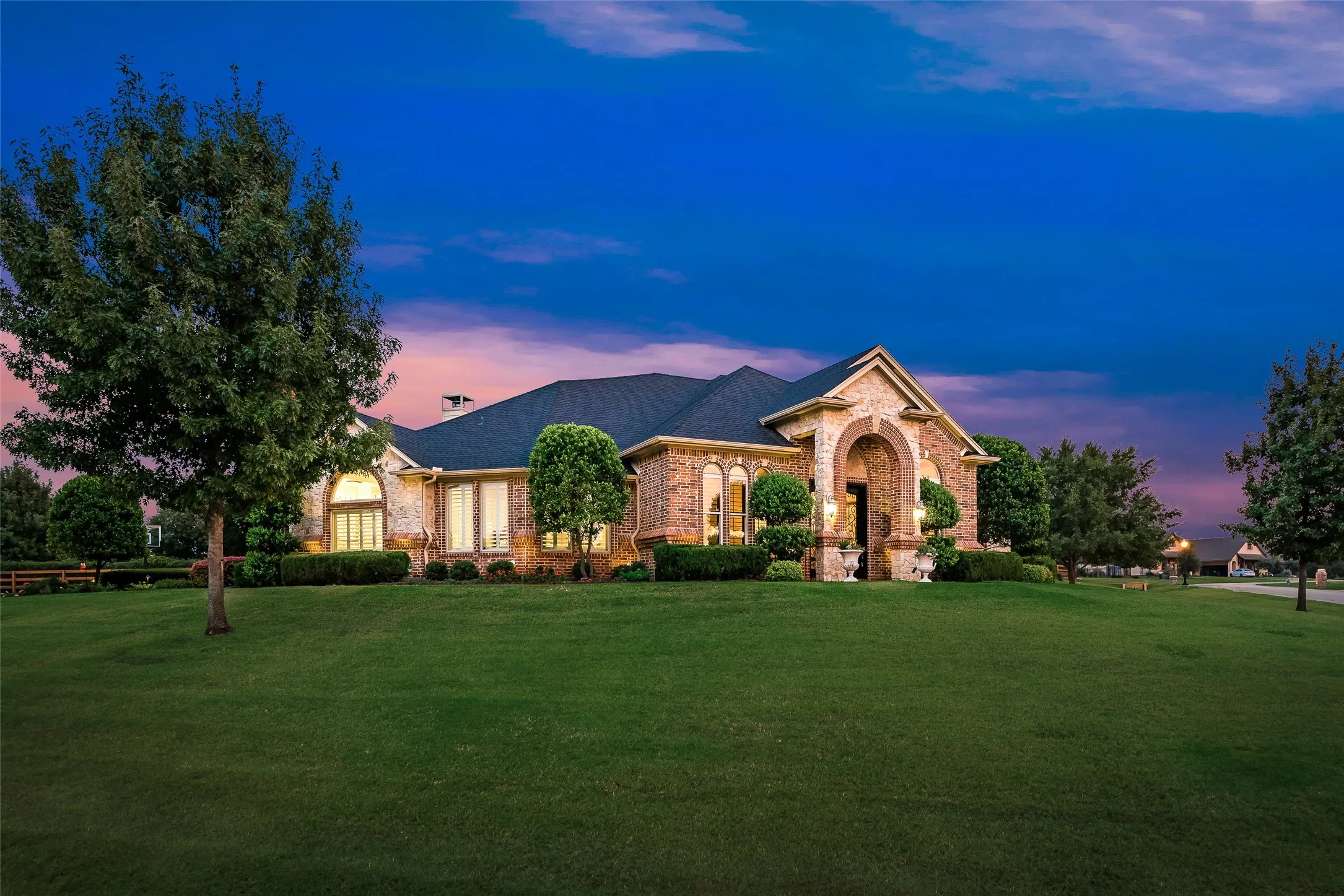 Single Family Residence For Sale in Denton County , 2012 Winthrop Hill Road, Denton, Texas 76226, 4 Bedroom, 4 Bathroom, 2 Garage spaces, 3,922 Sqft, built in 2006, mls#21287614, Real Estate Agent in Denton, Homes For Sale in Denton county, Homes For Sale in Denton, Realtor in Denton Texas, Real Estate Brokerage Independent Realty Texas, Luminita Cordes Realtor