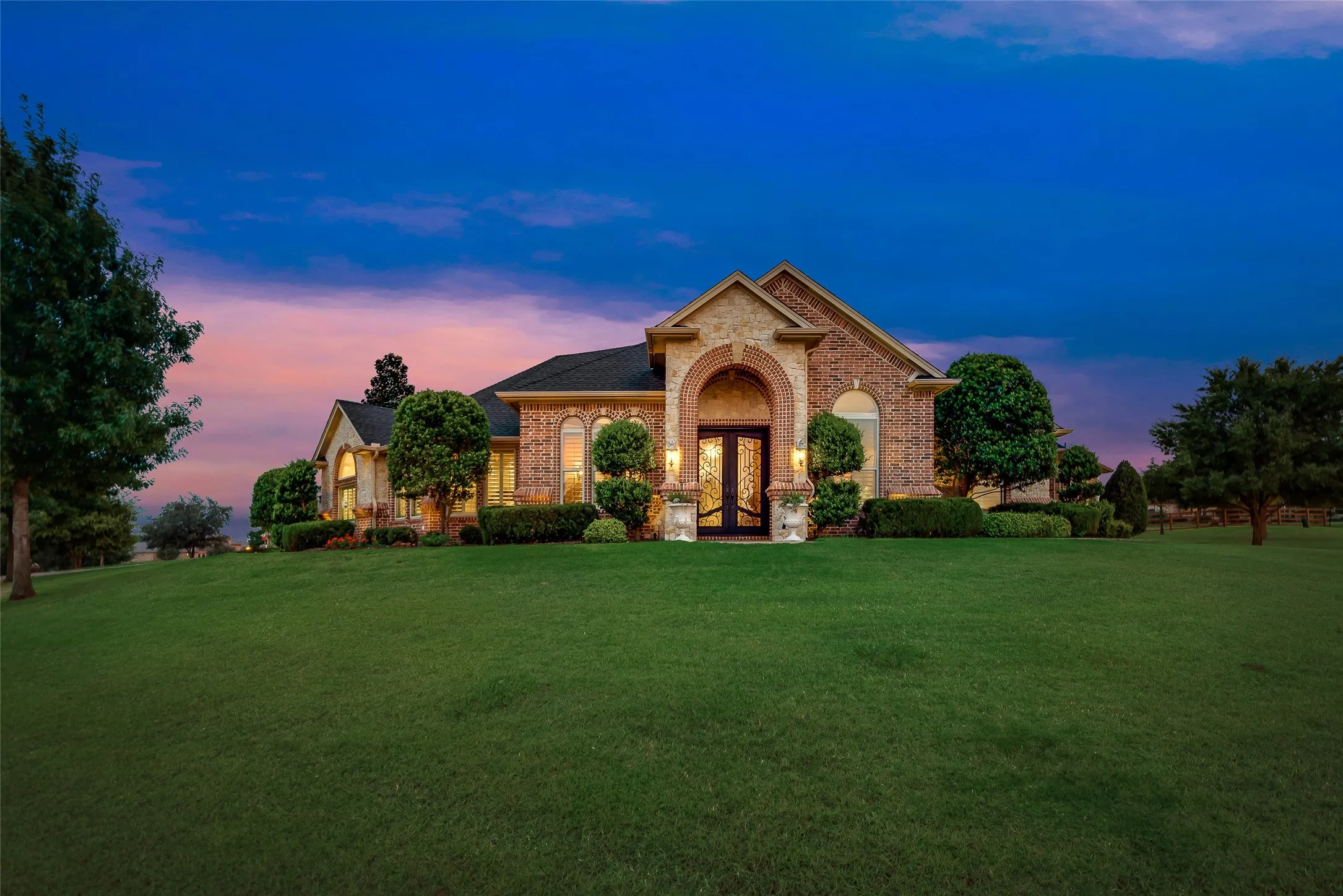 Single Family Residence For Sale in Denton County , 2012 Winthrop Hill Road, Denton, Texas 76226, 4 Bedroom, 4 Bathroom, 2 Garage spaces, 3,922 Sqft, built in 2006, mls#21287614, Real Estate Agent in Denton, Homes For Sale in Denton county, Homes For Sale in Denton, Realtor in Denton Texas, Real Estate Brokerage Independent Realty Texas, Luminita Cordes Realtor