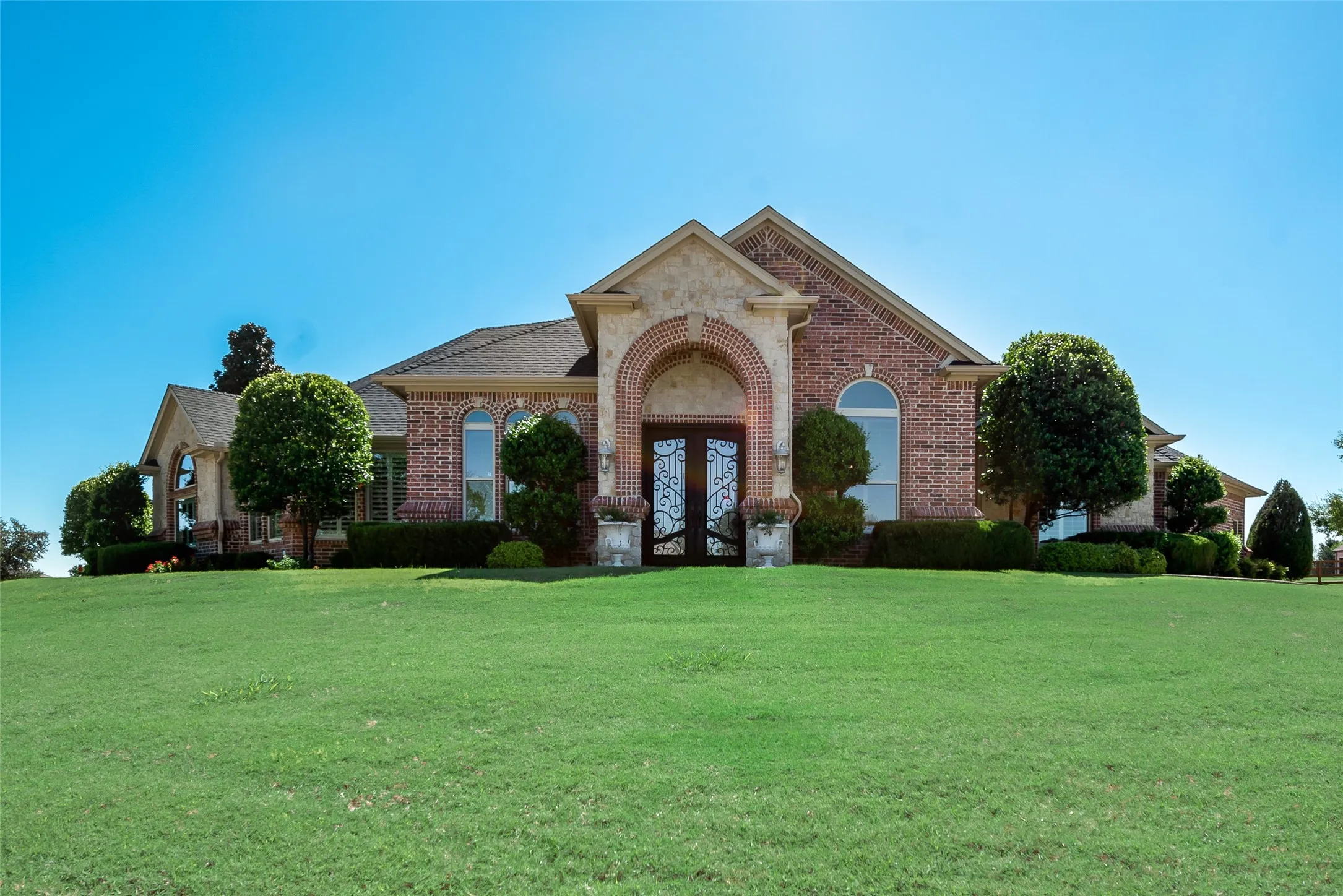 Single Family Residence For Sale in Denton County , 2012 Winthrop Hill Road, Denton, Texas 76226, 4 Bedroom, 4 Bathroom, 2 Garage spaces, 3,922 Sqft, built in 2006, mls#21287614, Real Estate Agent in Denton, Homes For Sale in Denton county, Homes For Sale in Denton, Realtor in Denton Texas, Real Estate Brokerage Independent Realty Texas, Luminita Cordes Realtor