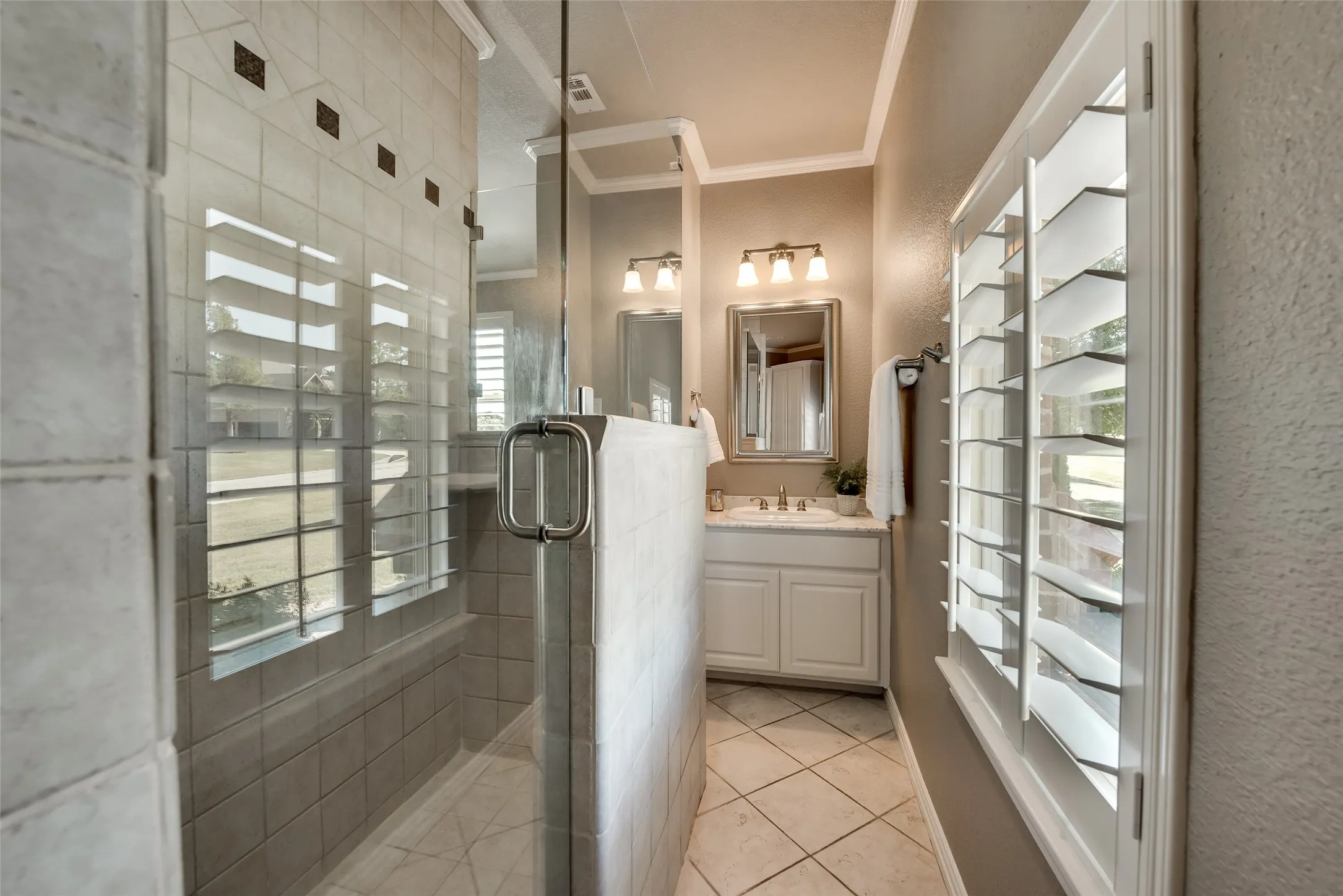 Single Family Residence For Sale in Denton County , 2012 Winthrop Hill Road, Denton, Texas 76226, 4 Bedroom, 4 Bathroom, 2 Garage spaces, 3,922 Sqft, built in 2006, mls#21287614, Real Estate Agent in Denton, Homes For Sale in Denton county, Homes For Sale in Denton, Realtor in Denton Texas, Real Estate Brokerage Independent Realty Texas, Luminita Cordes Realtor