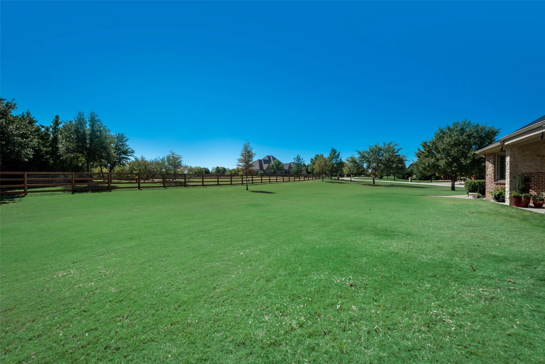 Single Family Residence For Sale in Denton County , 2012 Winthrop Hill Road, Denton, Texas 76226, 4 Bedroom, 4 Bathroom, 2 Garage spaces, 3,922 Sqft, built in 2006, mls#21287614, Real Estate Agent in Denton, Homes For Sale in Denton county, Homes For Sale in Denton, Realtor in Denton Texas, Real Estate Brokerage Independent Realty Texas, Luminita Cordes Realtor