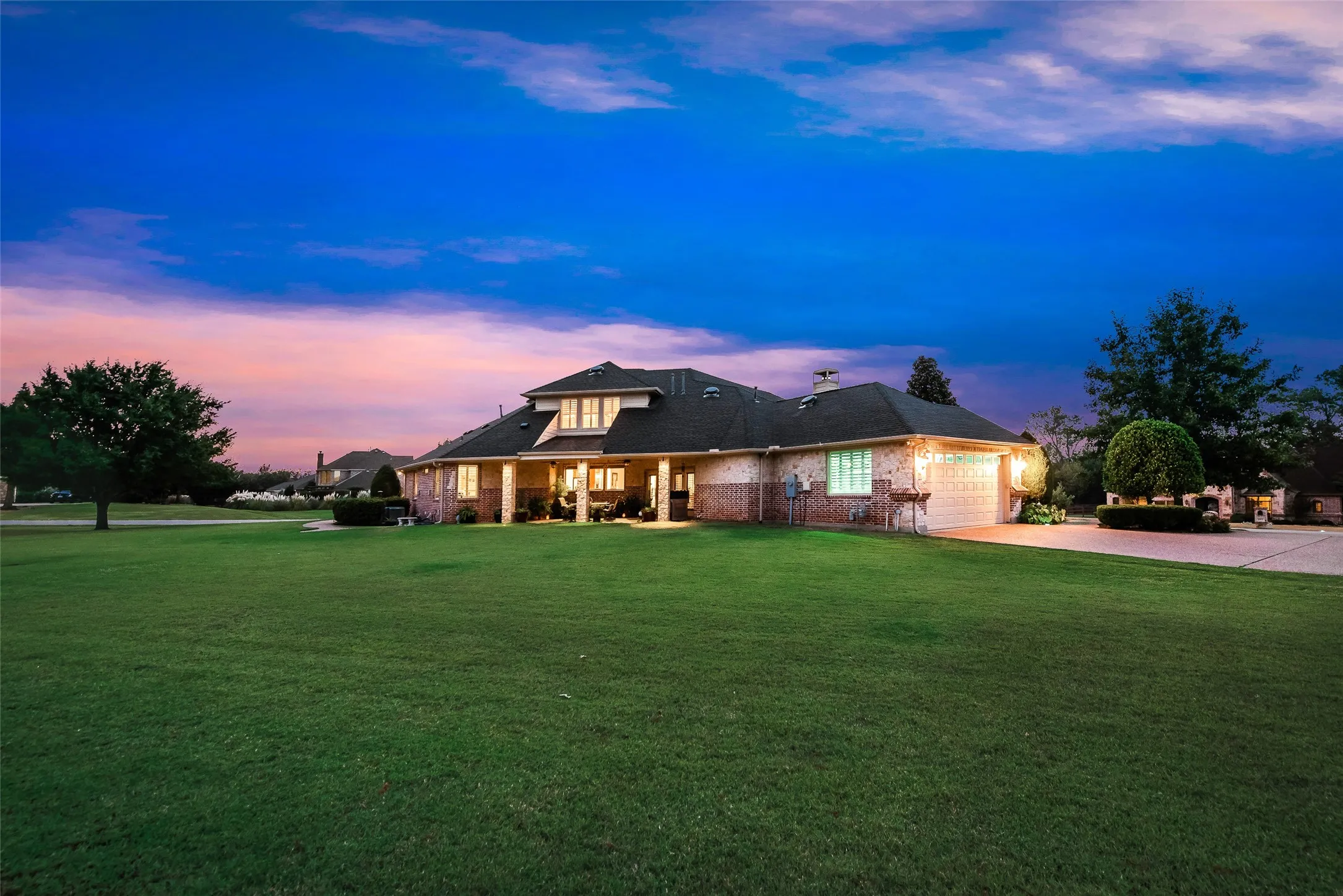 Single Family Residence For Sale in Denton County , 2012 Winthrop Hill Road, Denton, Texas 76226, 4 Bedroom, 4 Bathroom, 2 Garage spaces, 3,922 Sqft, built in 2006, mls#21287614, Real Estate Agent in Denton, Homes For Sale in Denton county, Homes For Sale in Denton, Realtor in Denton Texas, Real Estate Brokerage Independent Realty Texas, Luminita Cordes Realtor