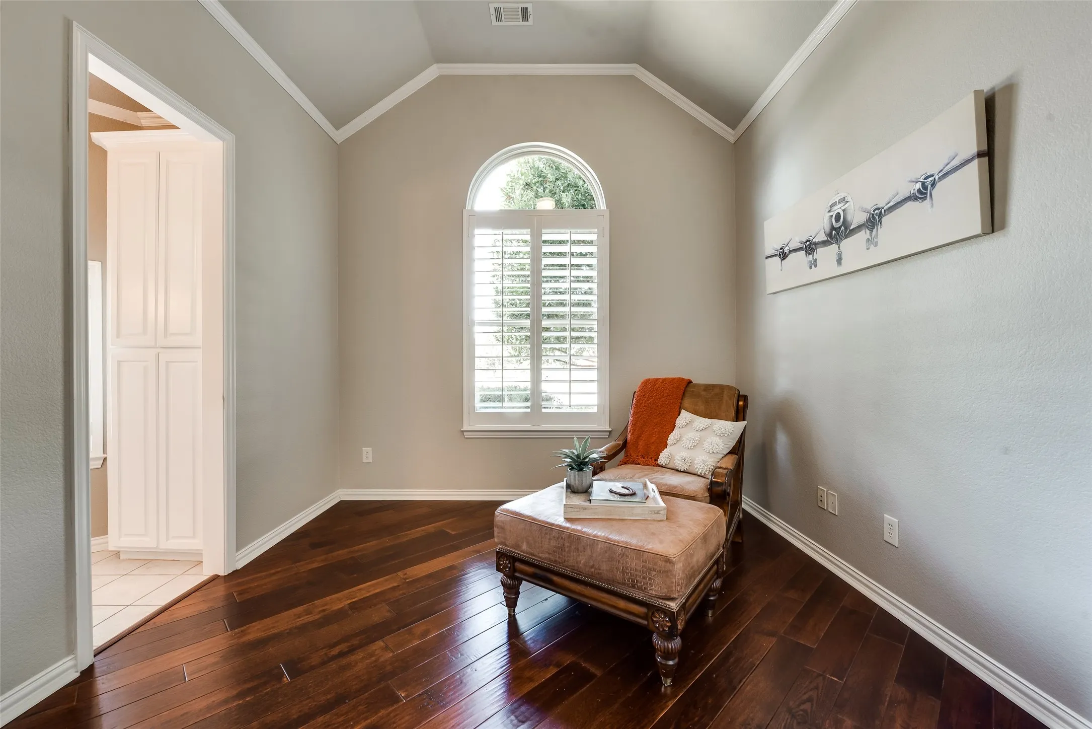 Single Family Residence For Sale in Denton County , 2012 Winthrop Hill Road, Denton, Texas 76226, 4 Bedroom, 4 Bathroom, 2 Garage spaces, 3,922 Sqft, built in 2006, mls#21287614, Real Estate Agent in Denton, Homes For Sale in Denton county, Homes For Sale in Denton, Realtor in Denton Texas, Real Estate Brokerage Independent Realty Texas, Luminita Cordes Realtor
