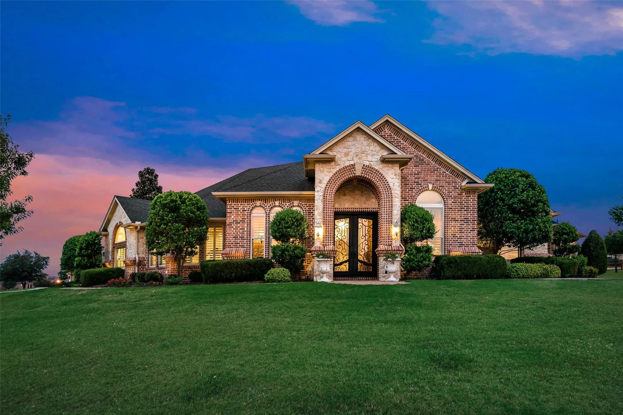 Single Family Residence For Sale in Denton County , 2012 Winthrop Hill Road, Denton, Texas 76226, 4 Bedroom, 4 Bathroom, 2 Garage spaces, 3,922 Sqft, built in 2006, mls#21287614, Real Estate Agent in Denton, Homes For Sale in Denton county, Homes For Sale in Denton, Realtor in Denton Texas, Real Estate Brokerage Independent Realty Texas, Luminita Cordes Realtor