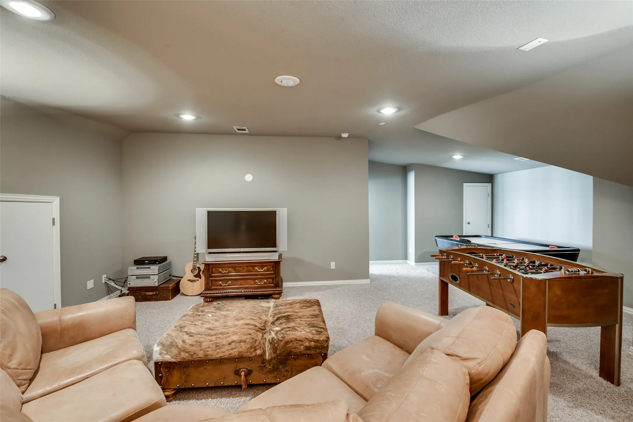 Single Family Residence For Sale in Denton County , 2012 Winthrop Hill Road, Denton, Texas 76226, 4 Bedroom, 4 Bathroom, 2 Garage spaces, 3,922 Sqft, built in 2006, mls#21287614, Real Estate Agent in Denton, Homes For Sale in Denton county, Homes For Sale in Denton, Realtor in Denton Texas, Real Estate Brokerage Independent Realty Texas, Luminita Cordes Realtor