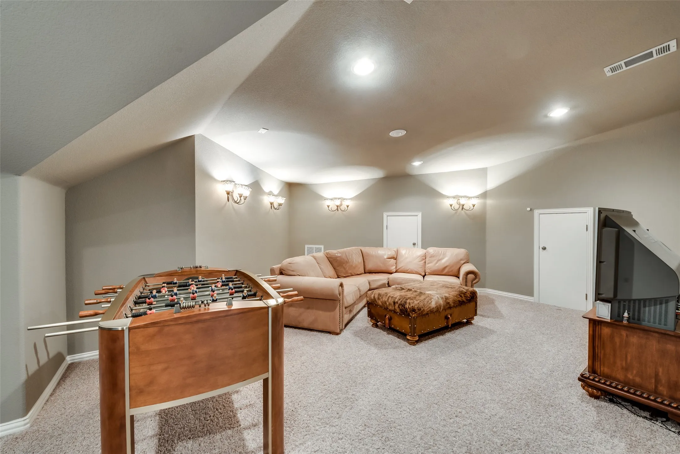 Single Family Residence For Sale in Denton County , 2012 Winthrop Hill Road, Denton, Texas 76226, 4 Bedroom, 4 Bathroom, 2 Garage spaces, 3,922 Sqft, built in 2006, mls#21287614, Real Estate Agent in Denton, Homes For Sale in Denton county, Homes For Sale in Denton, Realtor in Denton Texas, Real Estate Brokerage Independent Realty Texas, Luminita Cordes Realtor