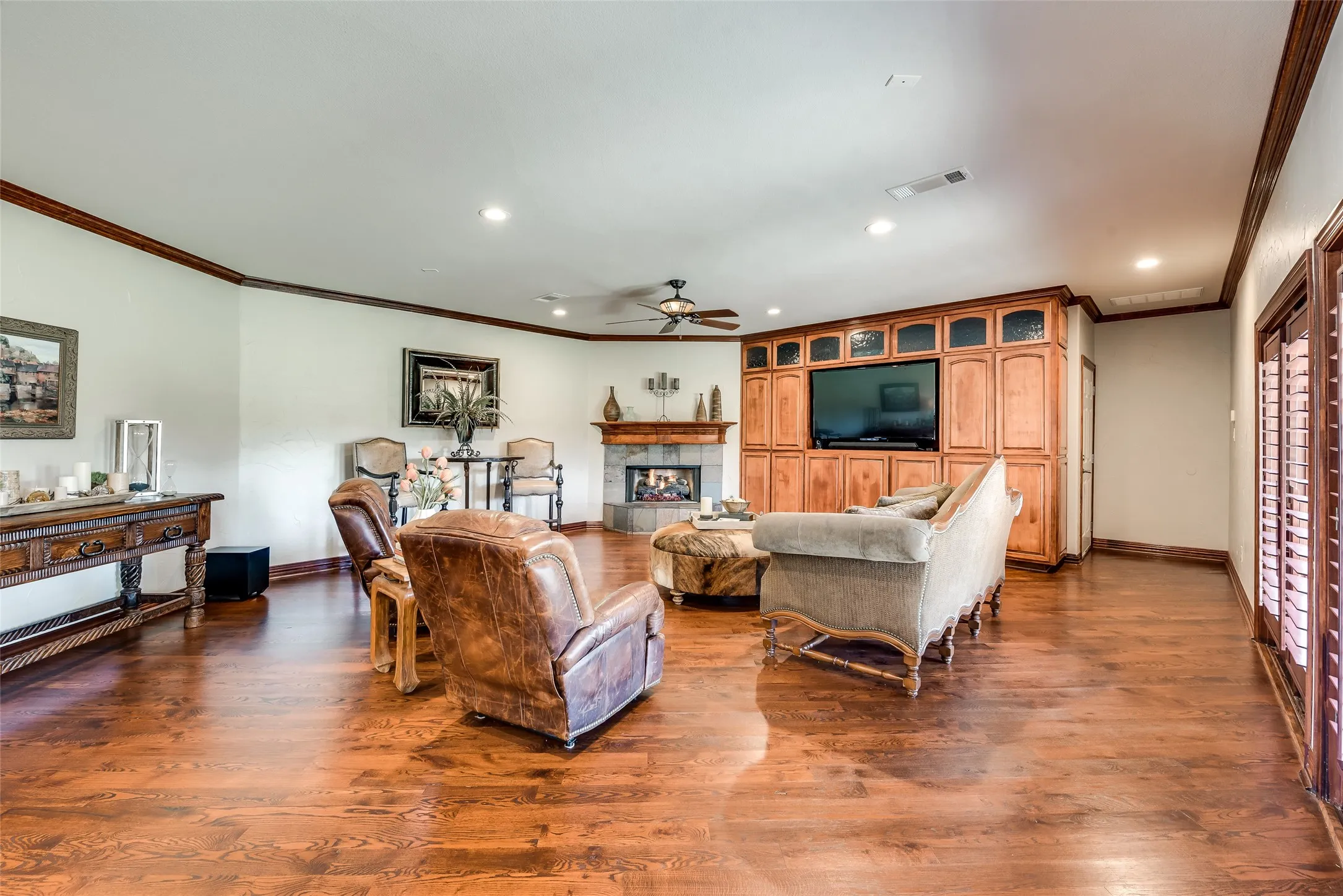 Single Family Residence For Sale in Denton County , 2012 Winthrop Hill Road, Denton, Texas 76226, 4 Bedroom, 4 Bathroom, 2 Garage spaces, 3,922 Sqft, built in 2006, mls#21287614, Real Estate Agent in Denton, Homes For Sale in Denton county, Homes For Sale in Denton, Realtor in Denton Texas, Real Estate Brokerage Independent Realty Texas, Luminita Cordes Realtor