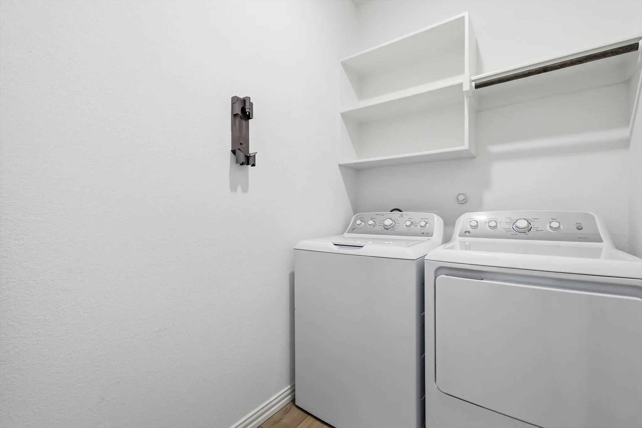 Note the shelf storage and hanging bar for drip drying