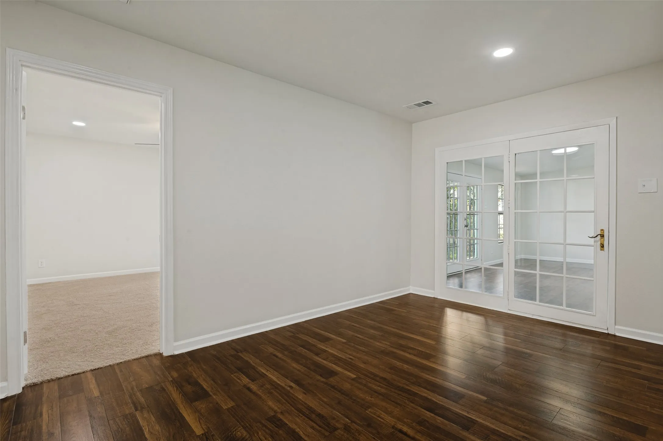 Single Family Residence For Sale in Dallas County , 3811 Rolinda Drive, Dallas, Texas 75211, 4 Bedroom, 2 Bathroom, 1 Garage spaces, 1,843 Sqft, built in 1956, mls#21314302, Real Estate Agent in Dallas, Homes For Sale in Dallas county, Homes For Sale in Dallas, Realtor in Dallas Texas, Real Estate Brokerage Independent Realty Texas, Luminita Cordes Realtor